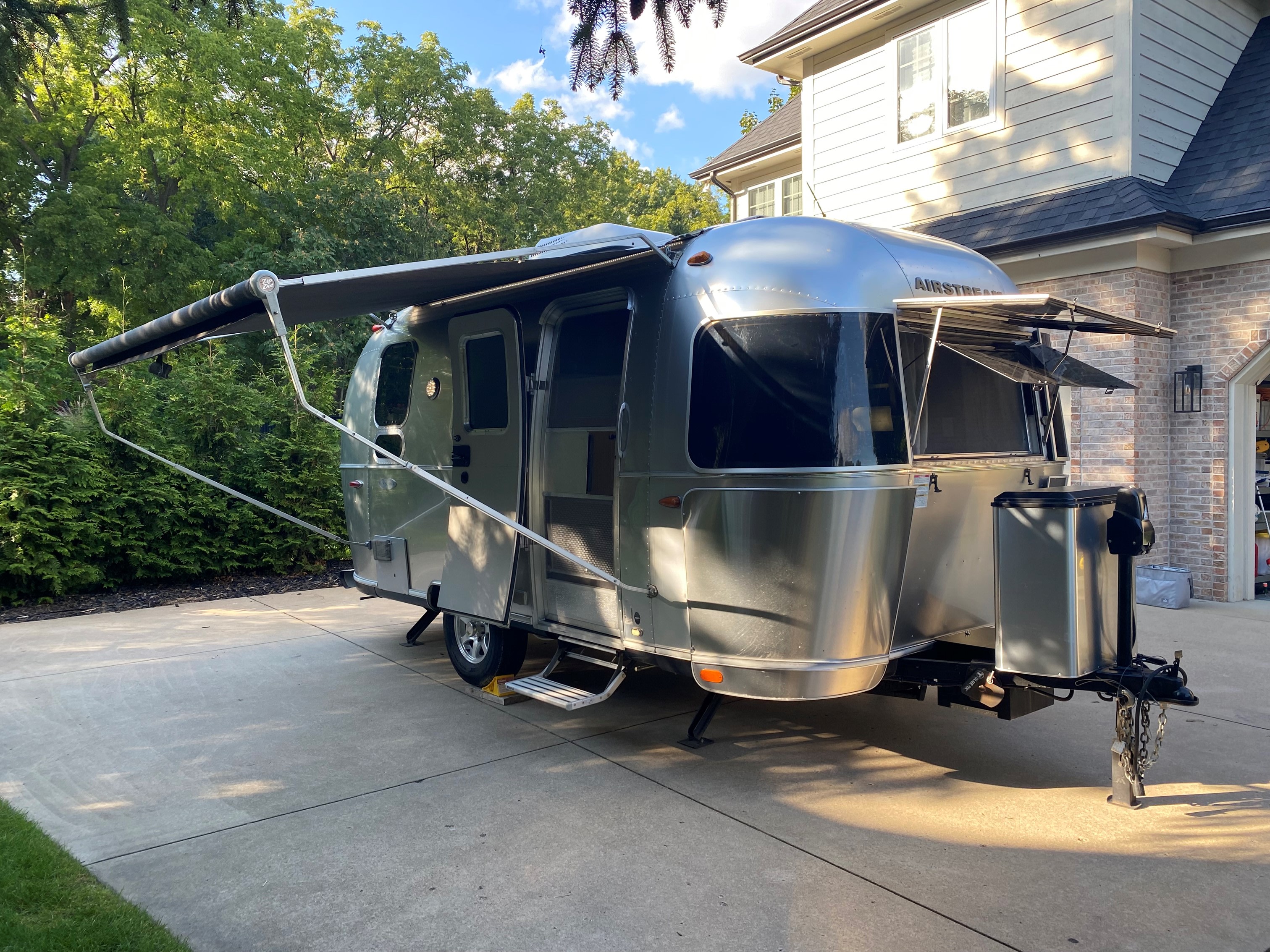 Magnolia 1 - 2017 AIRSTREAM Flying Cloud 19CB *FULLY LOADED*