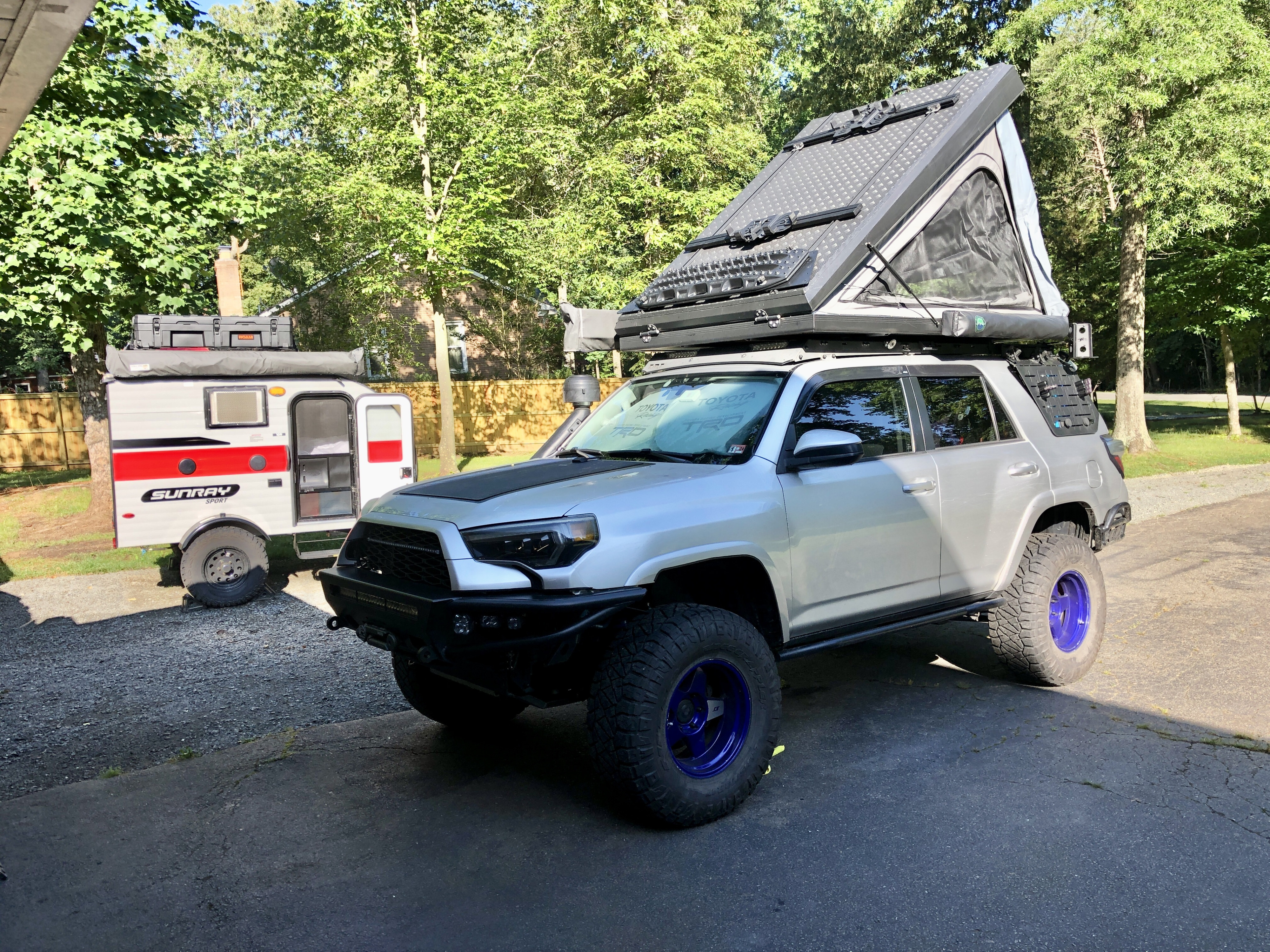 Penthouse XL Rooftop Tent. Toyota 4Runner 2014