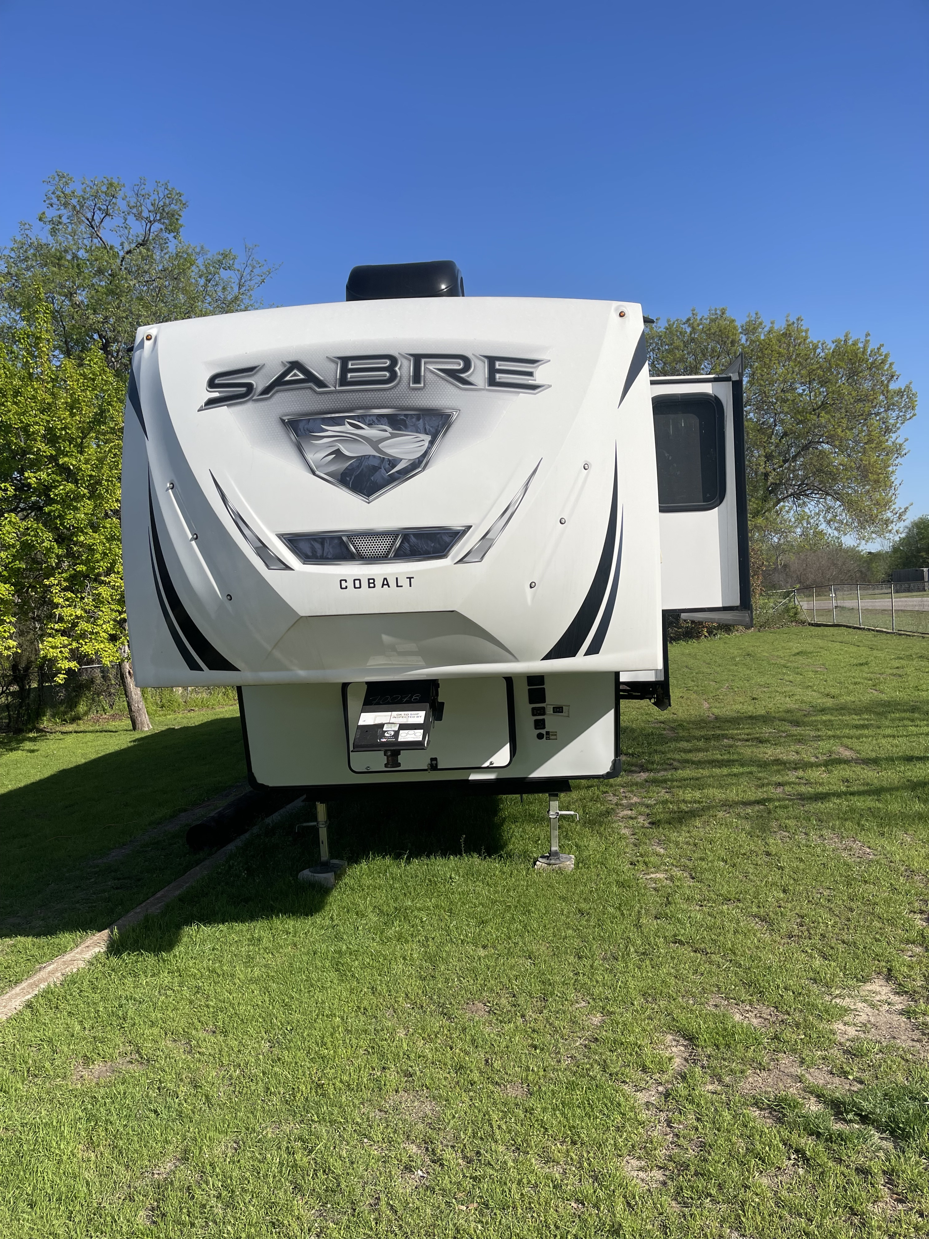 Fifth-wheel RV Rental 