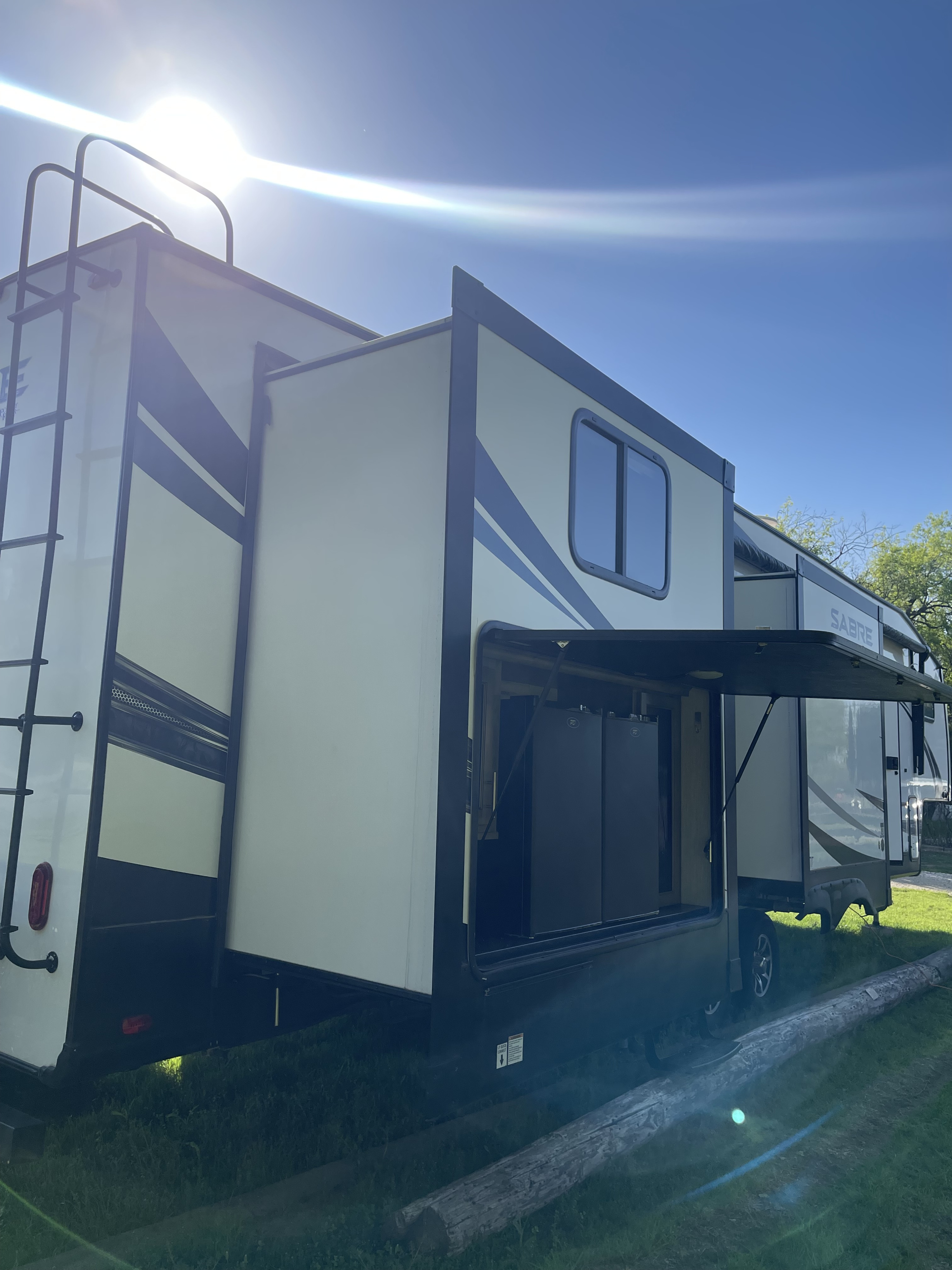 Fifth-wheel RV Rental 