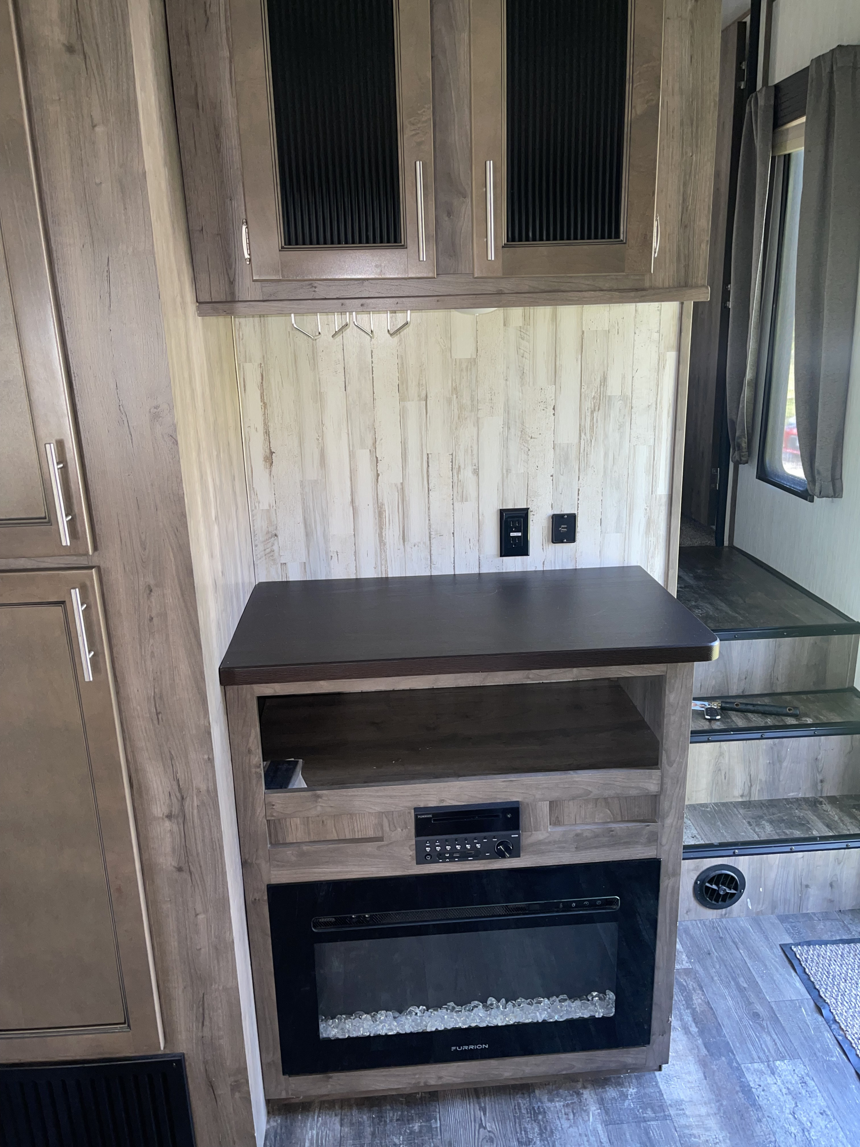 Fifth-wheel RV Rental 