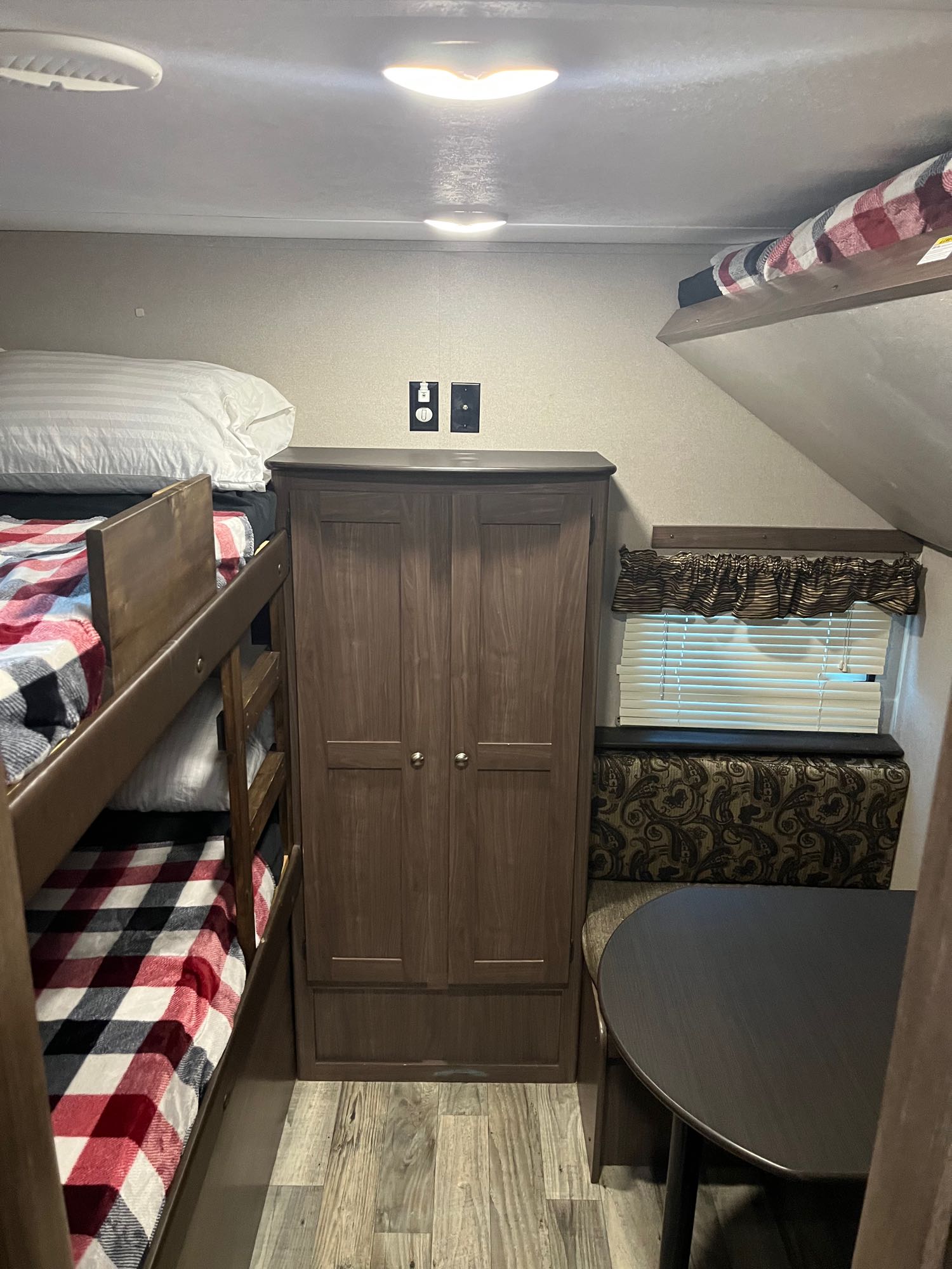 Cozy RV rental interior with bunk beds, dinette, and wardrobe. Perfect for your next adventure.. Keystone RV Hideout Luxury 2018