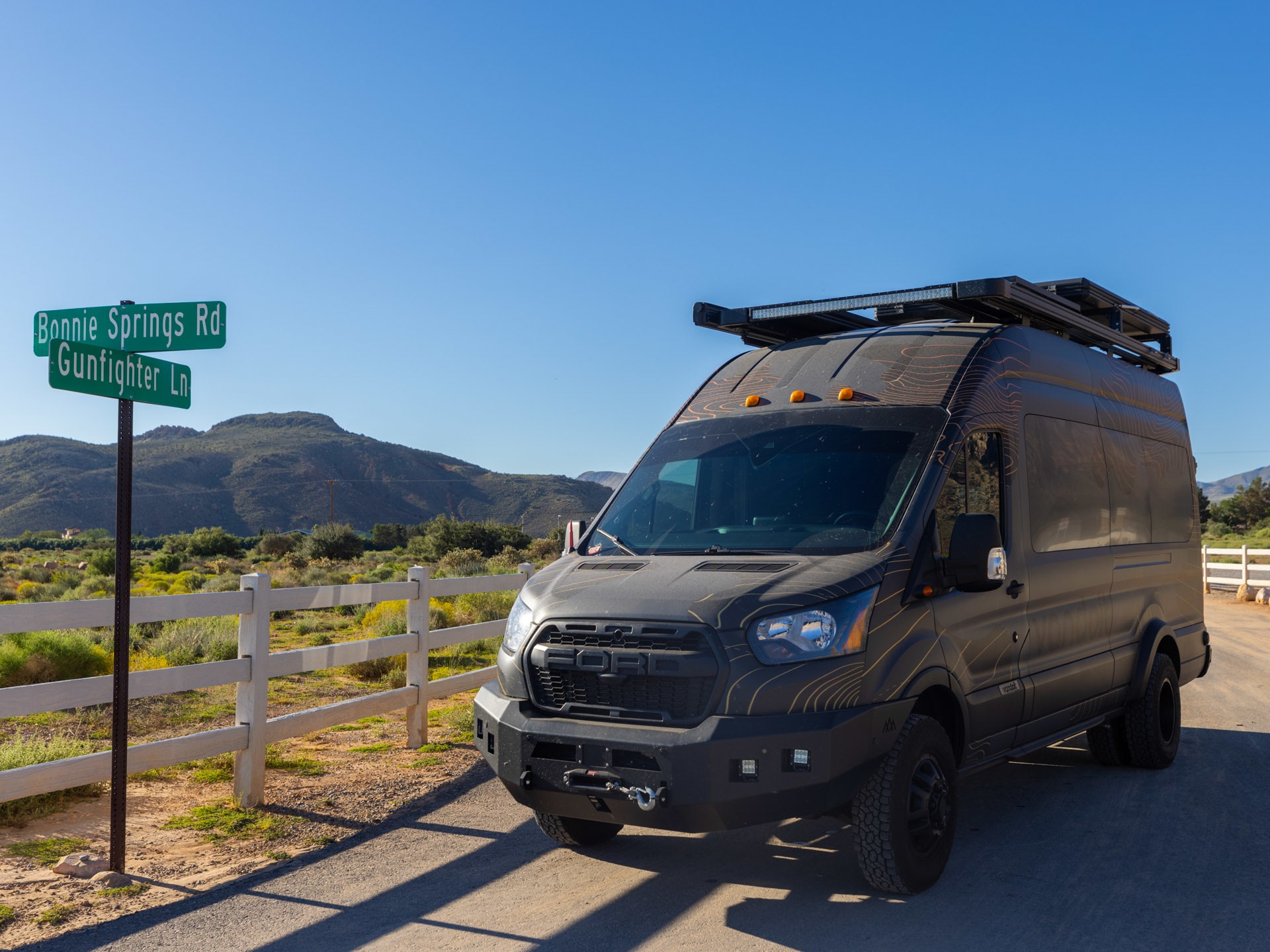 Ford Transit 4x4 Off Road (Aluminess Recon Modular Roof Rack 2015+