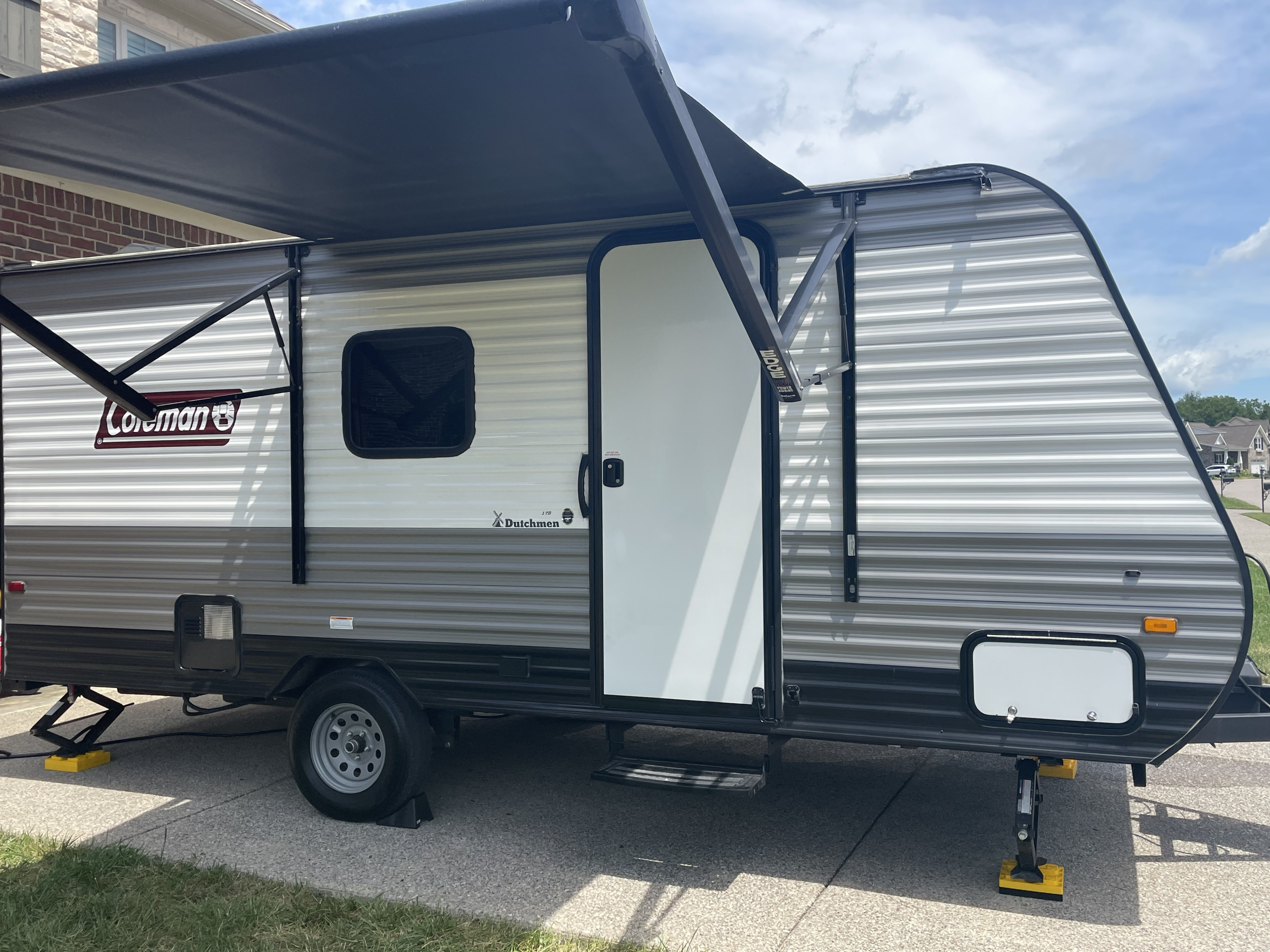 Towable by all trucks and most SUVs! Sleeps 5!