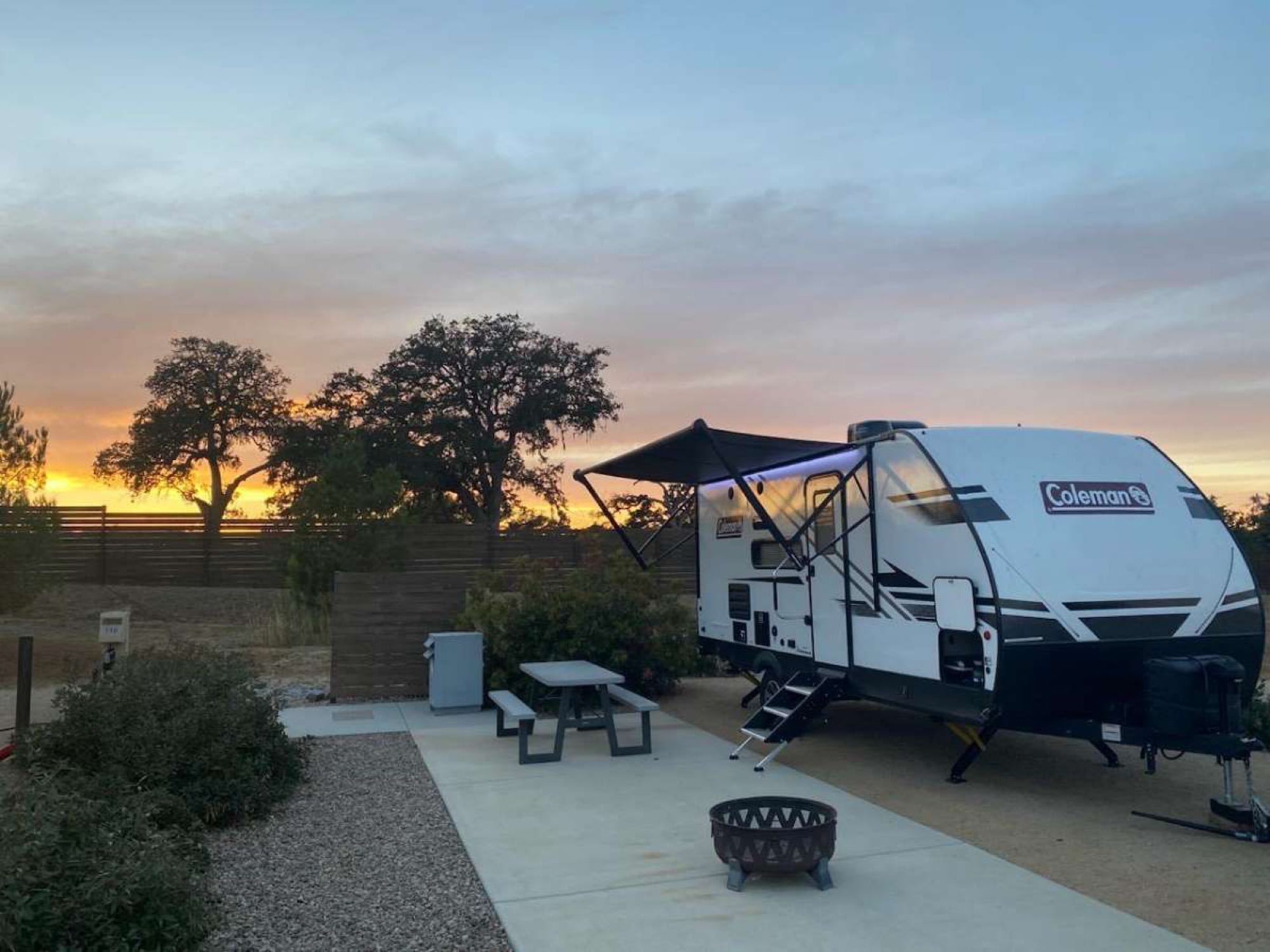 2022 Dutchmen Coleman Light - spacious and Modern