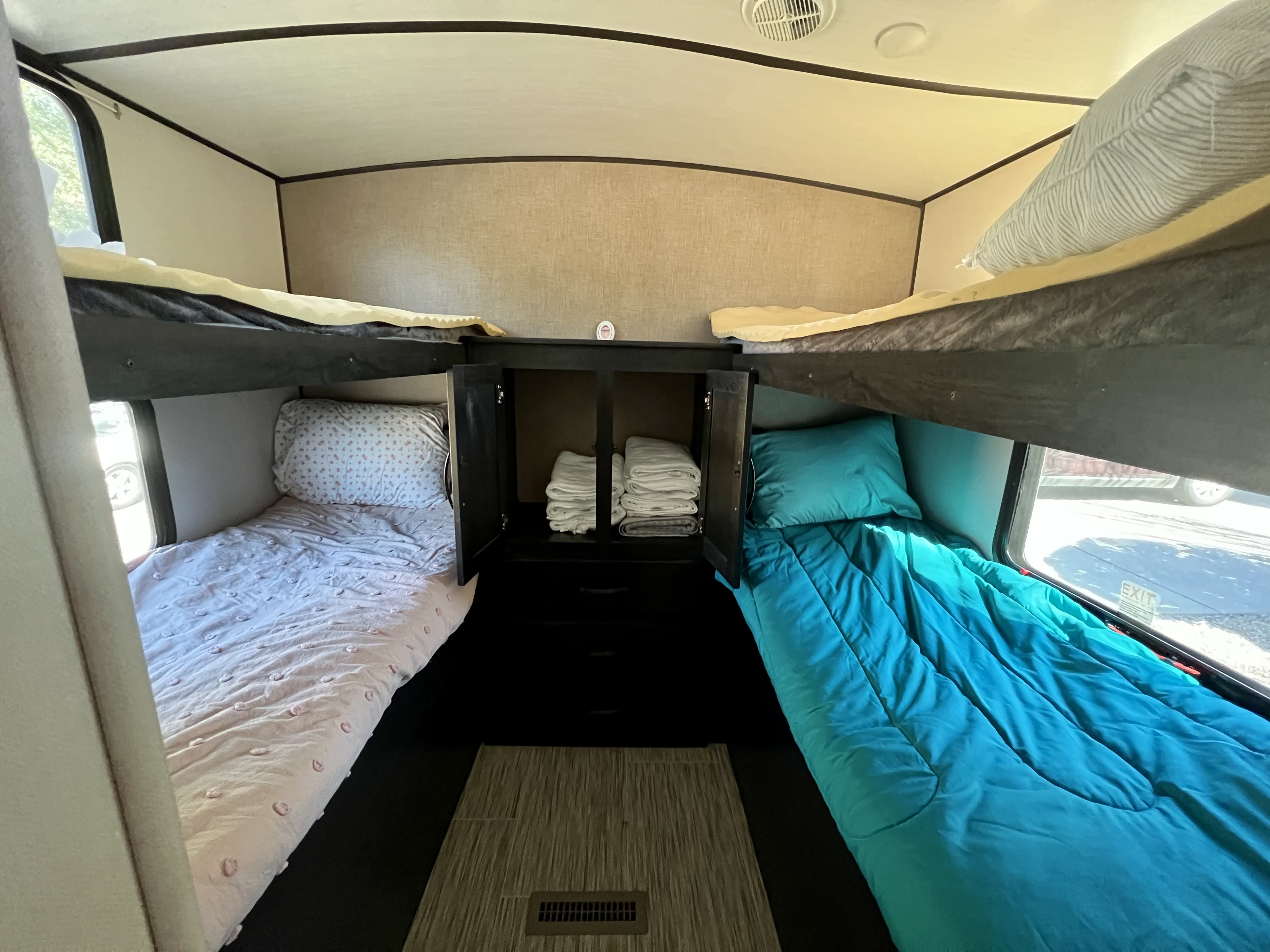 Double bunks, bedding included. 6 towels for shower! . Forest River Surveyor Legend 2020