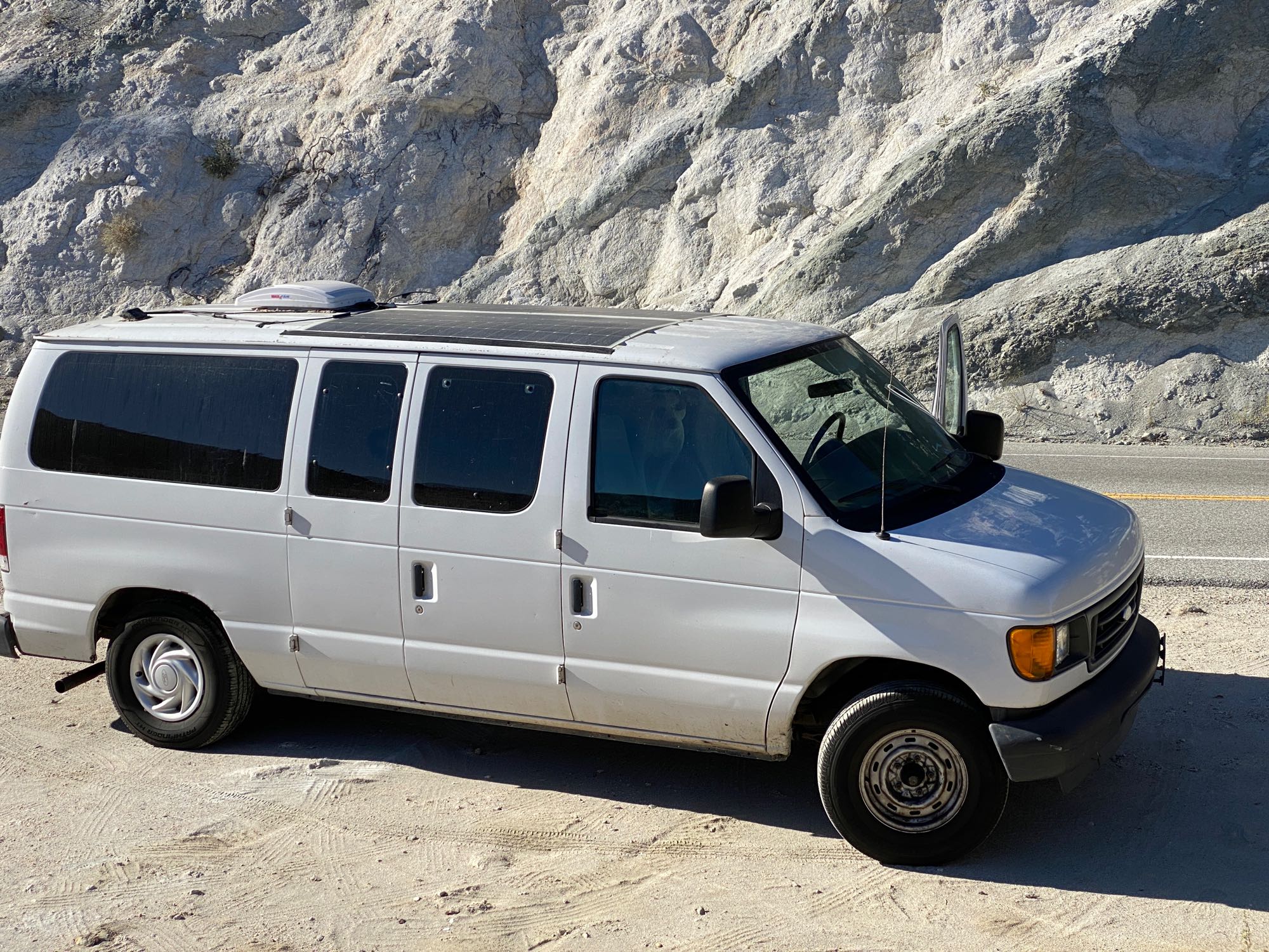 2004 Ford E-150 Pet Friendly Sleeps 2 Low Miles