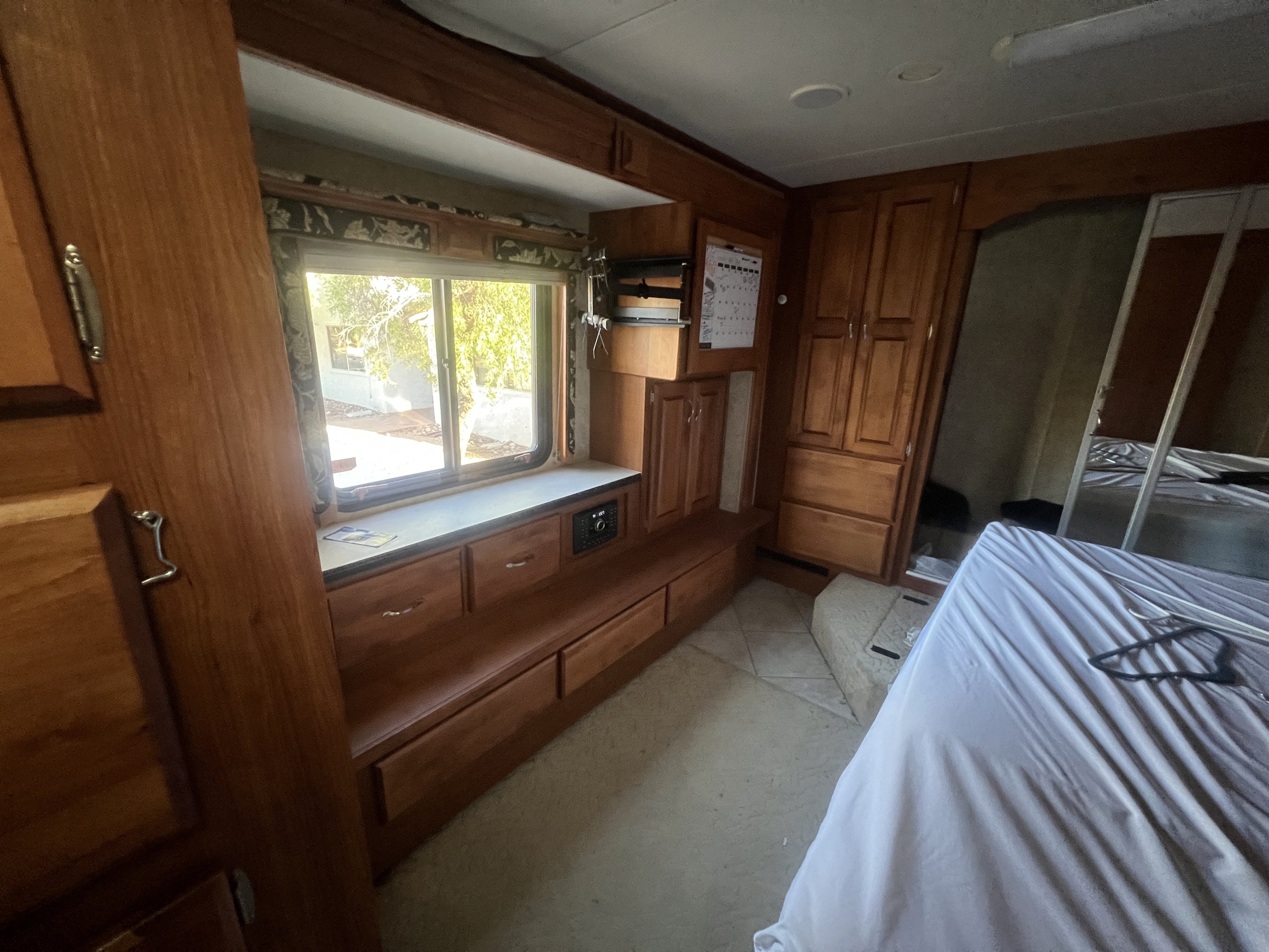 Massive back bedroom suite with generous closet and drawers.. Holiday Rambler Endeavor 2006