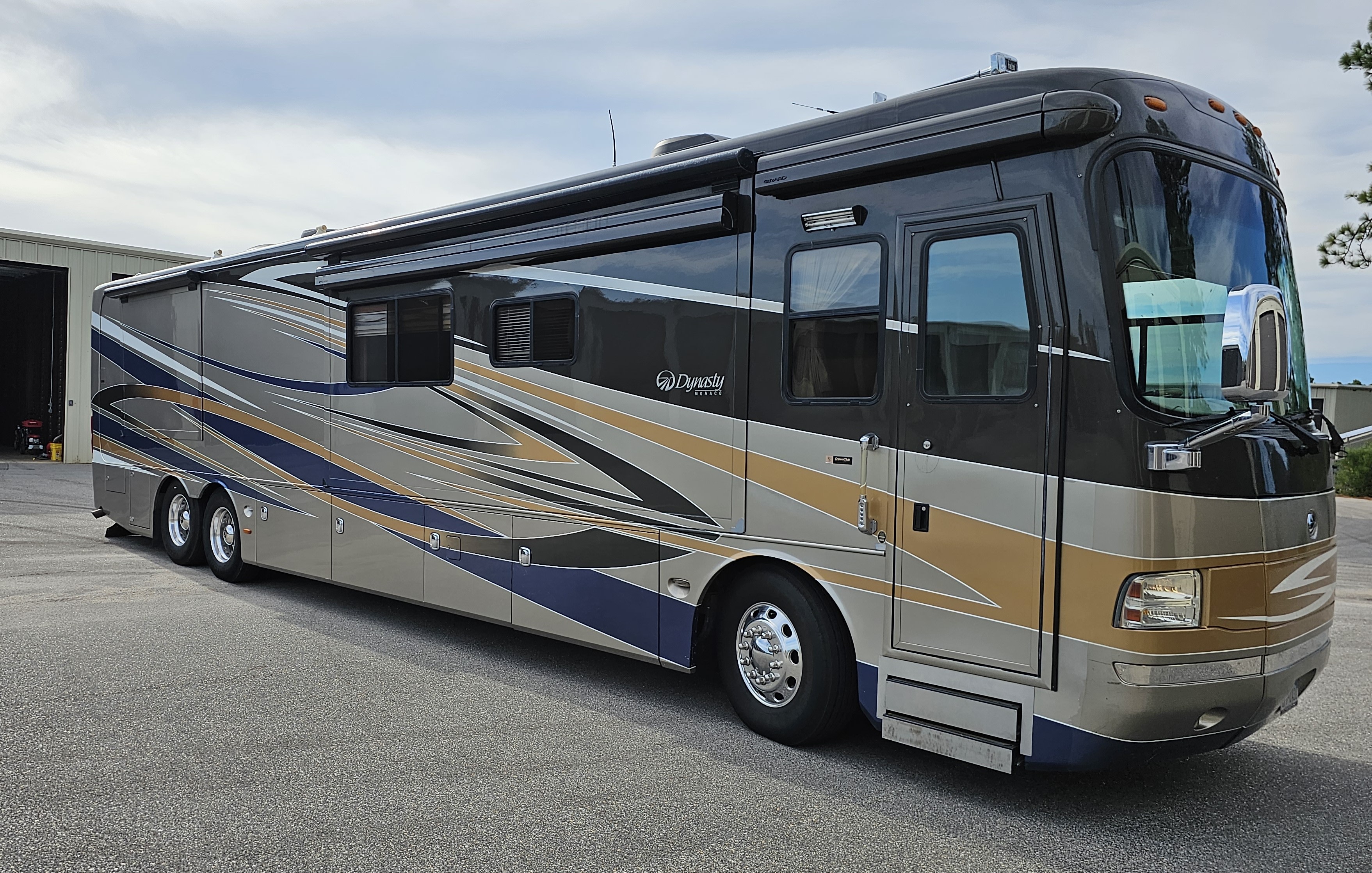 2008 Monaco Dynasty Squire IV