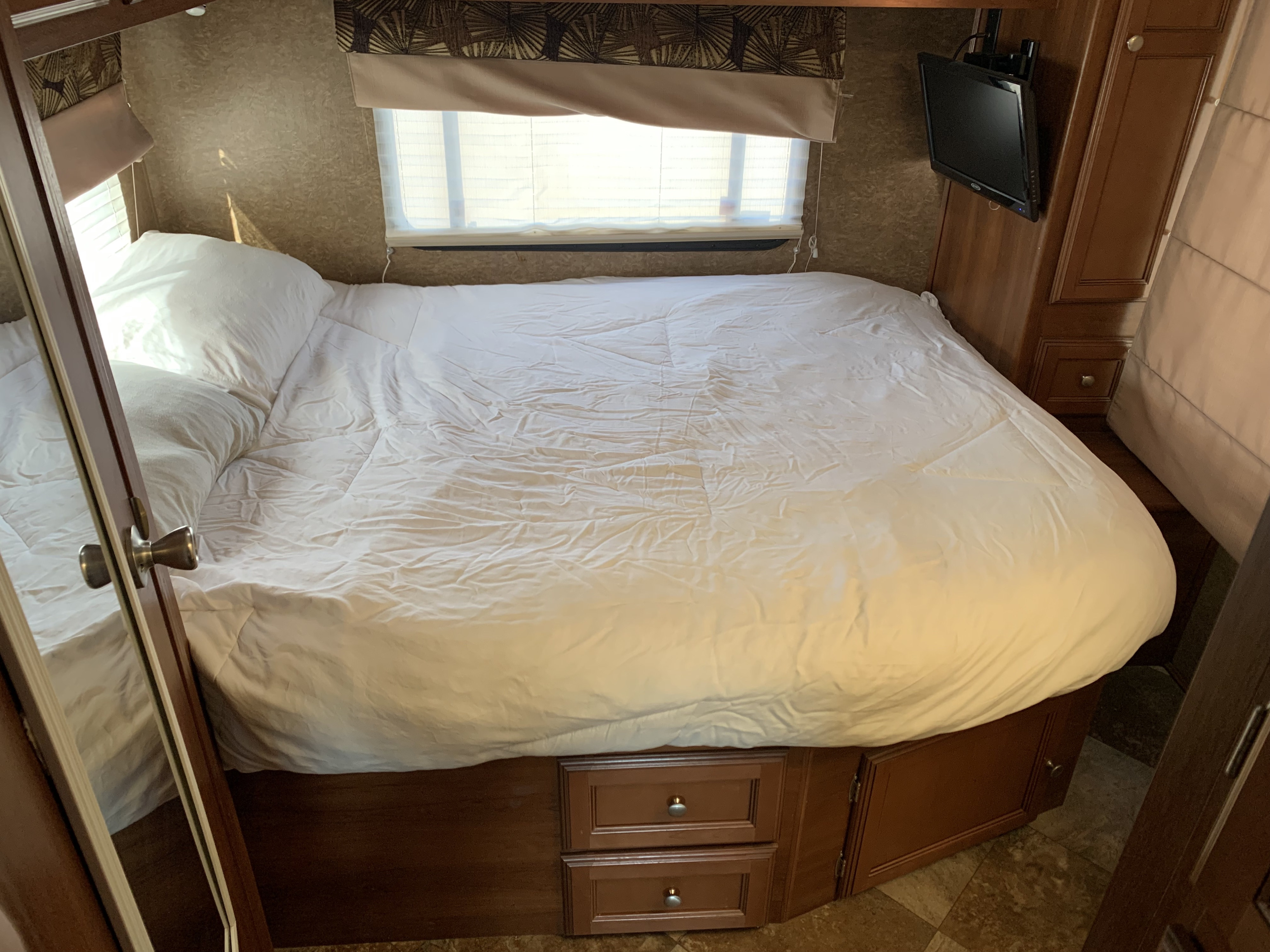 Forest River Coachmen Leprechaun 2015