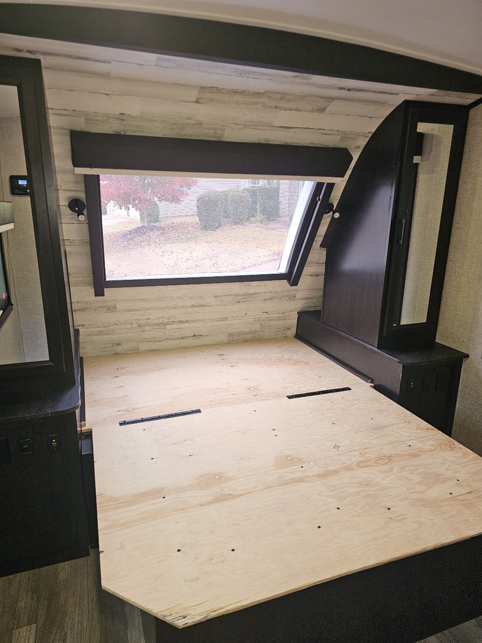 Master bedroom with queen bed ( pics of mattress and linens coming). Jayco White Hawk 2022