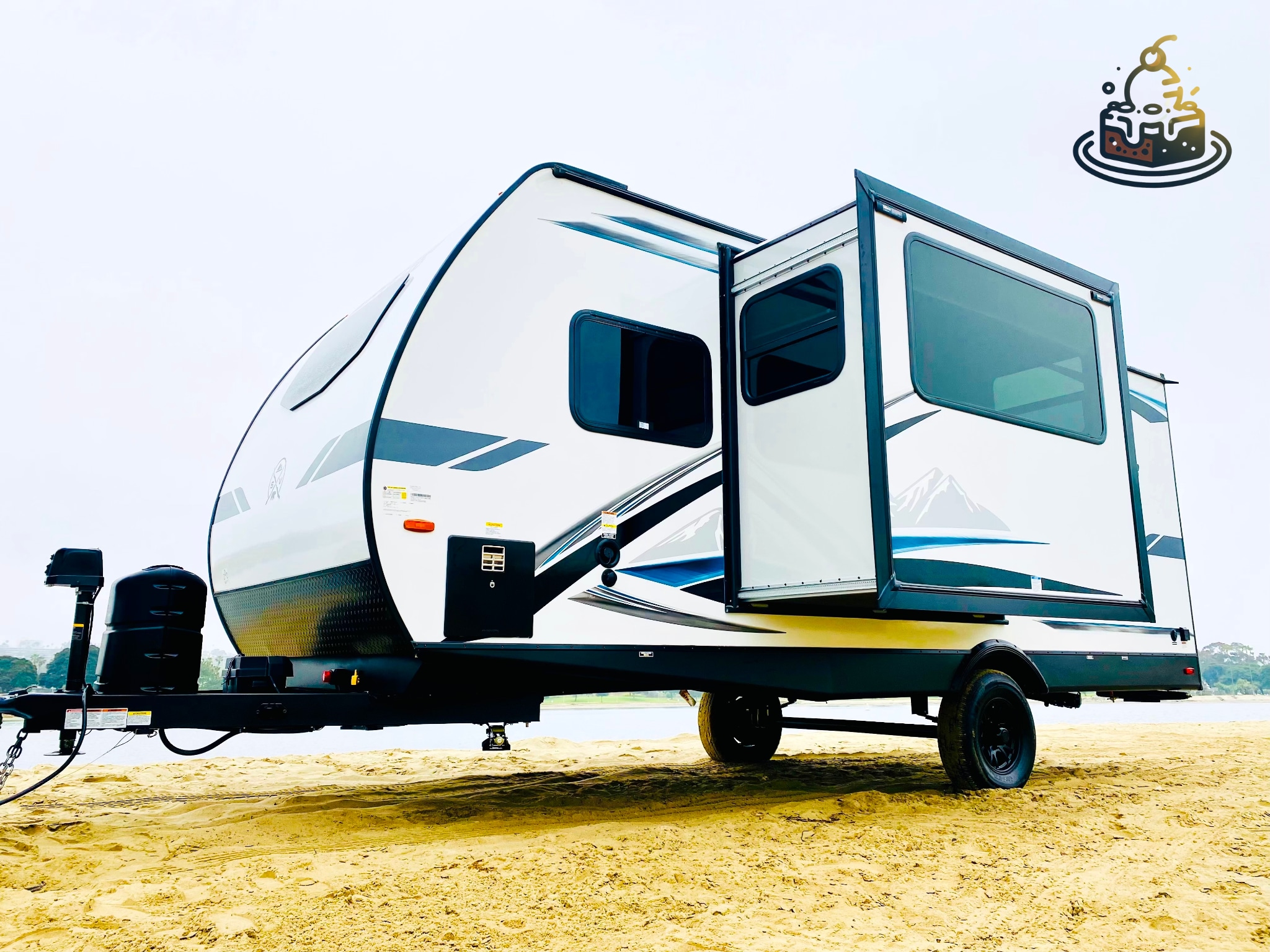 *Legend Brownie - Slide-out* Sleeps8* Ultra light & easy-to-tow!