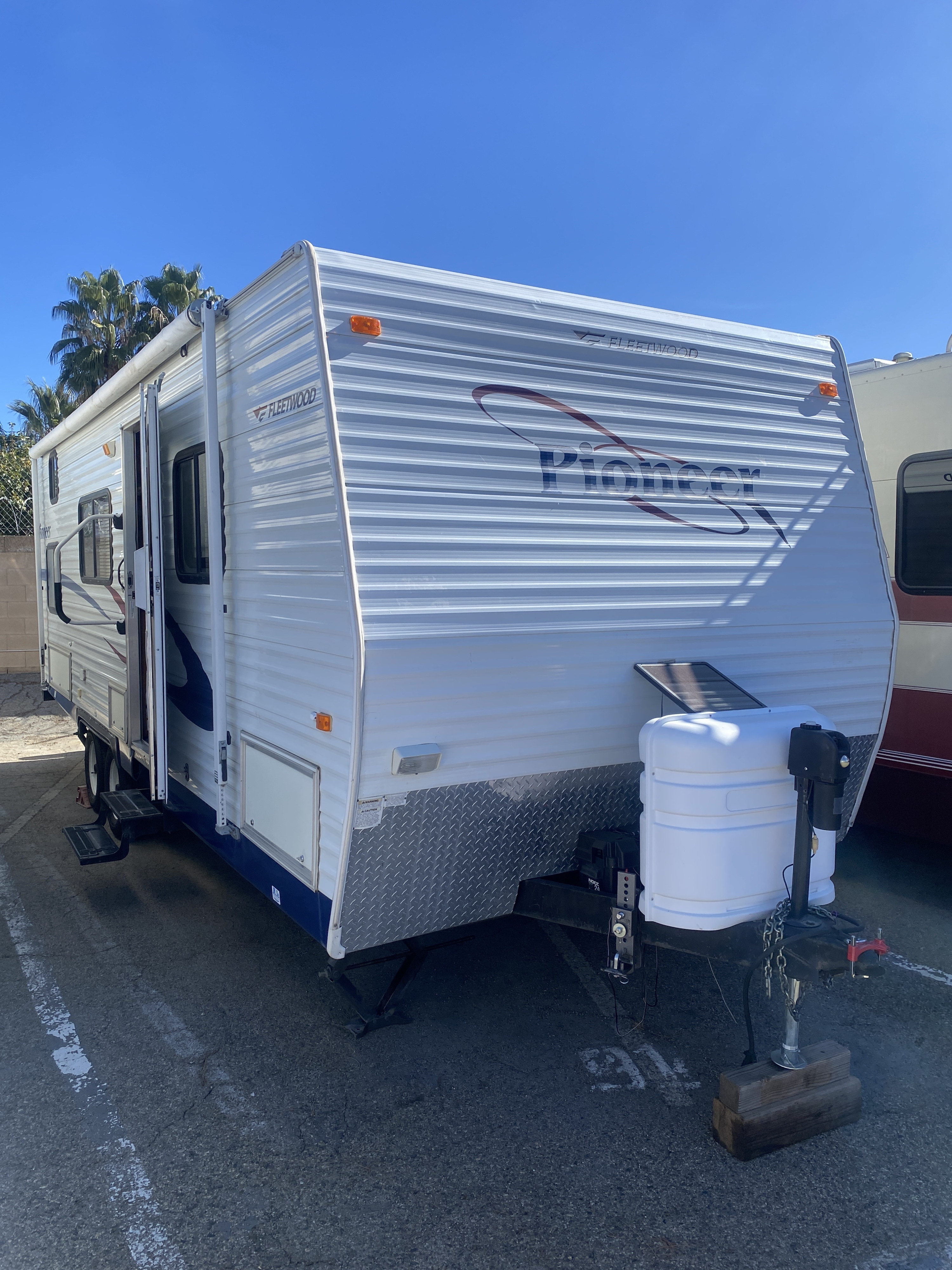 2004 Fleetwood Gearbox Toy Hauler