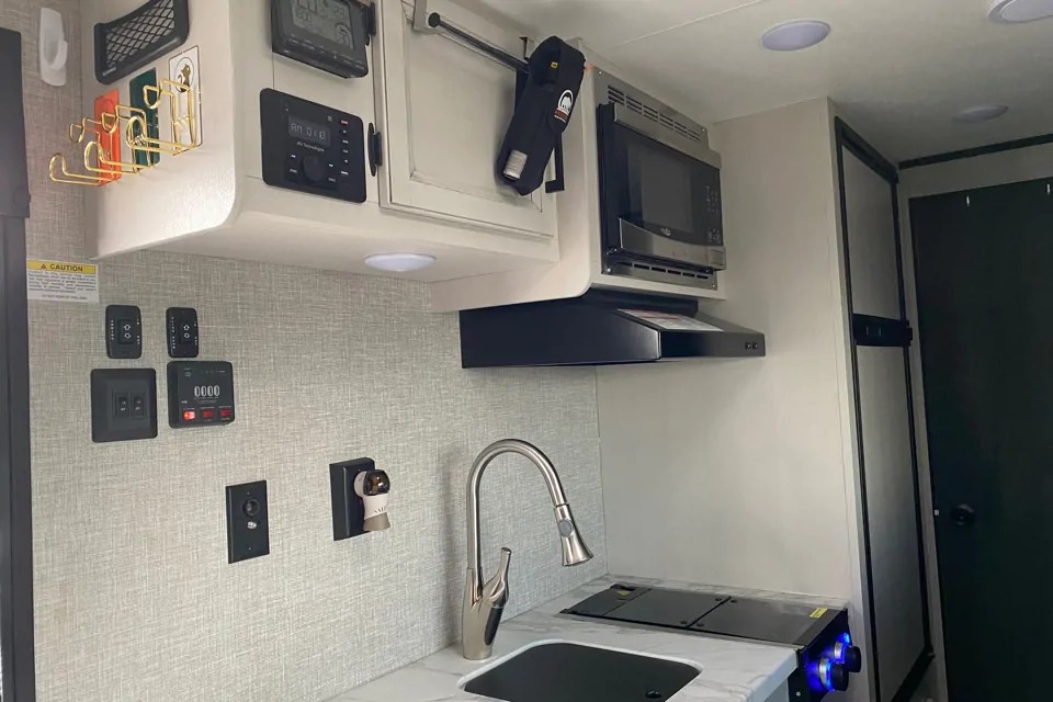 2022 Jayco Jay Flight SLX View 4 - Calgary RV Rental Details