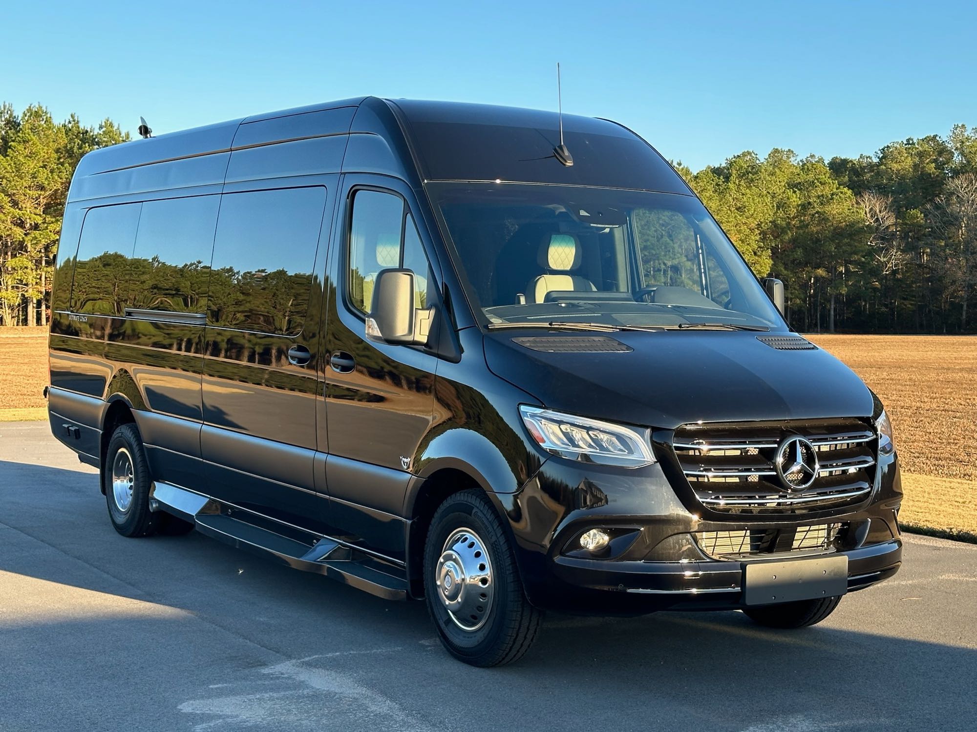 2024 Ultimate Toys Luxury Coach with Bathroom