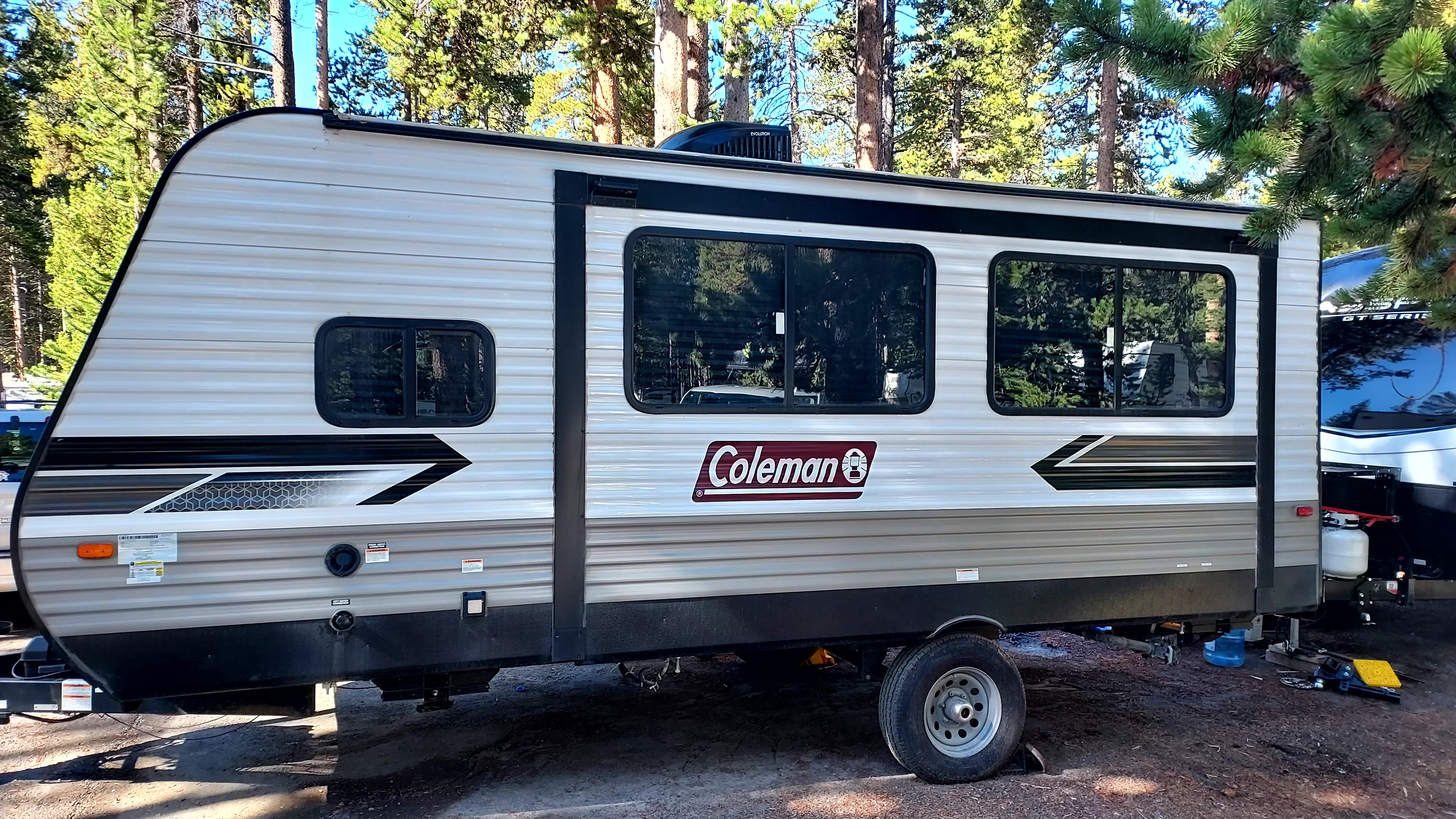 18 foot 2023 Coleman Lantern 18FQ