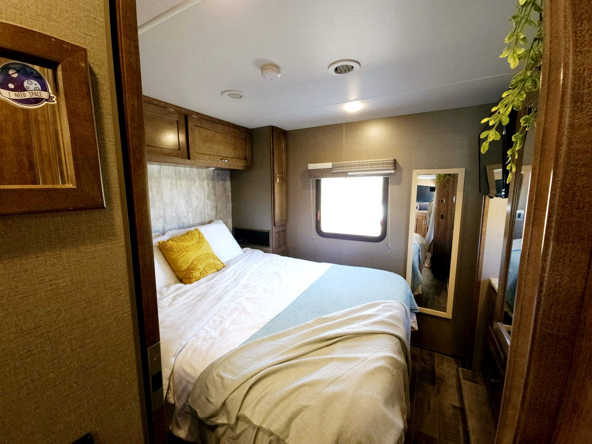 Master bedroom. Winnebago Intent 2018