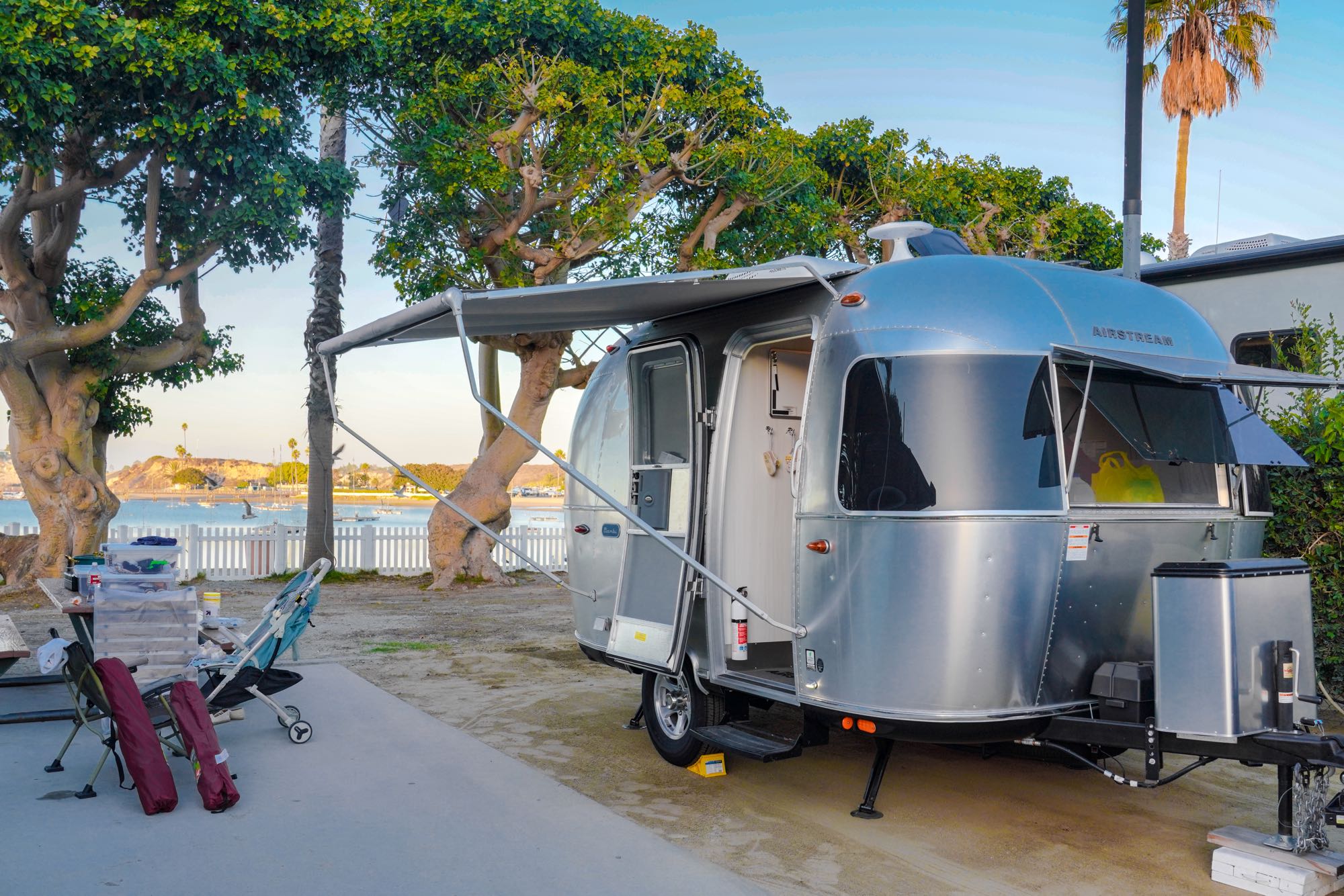 like new 2023 Airstream Bambi 16ft sleeps 4