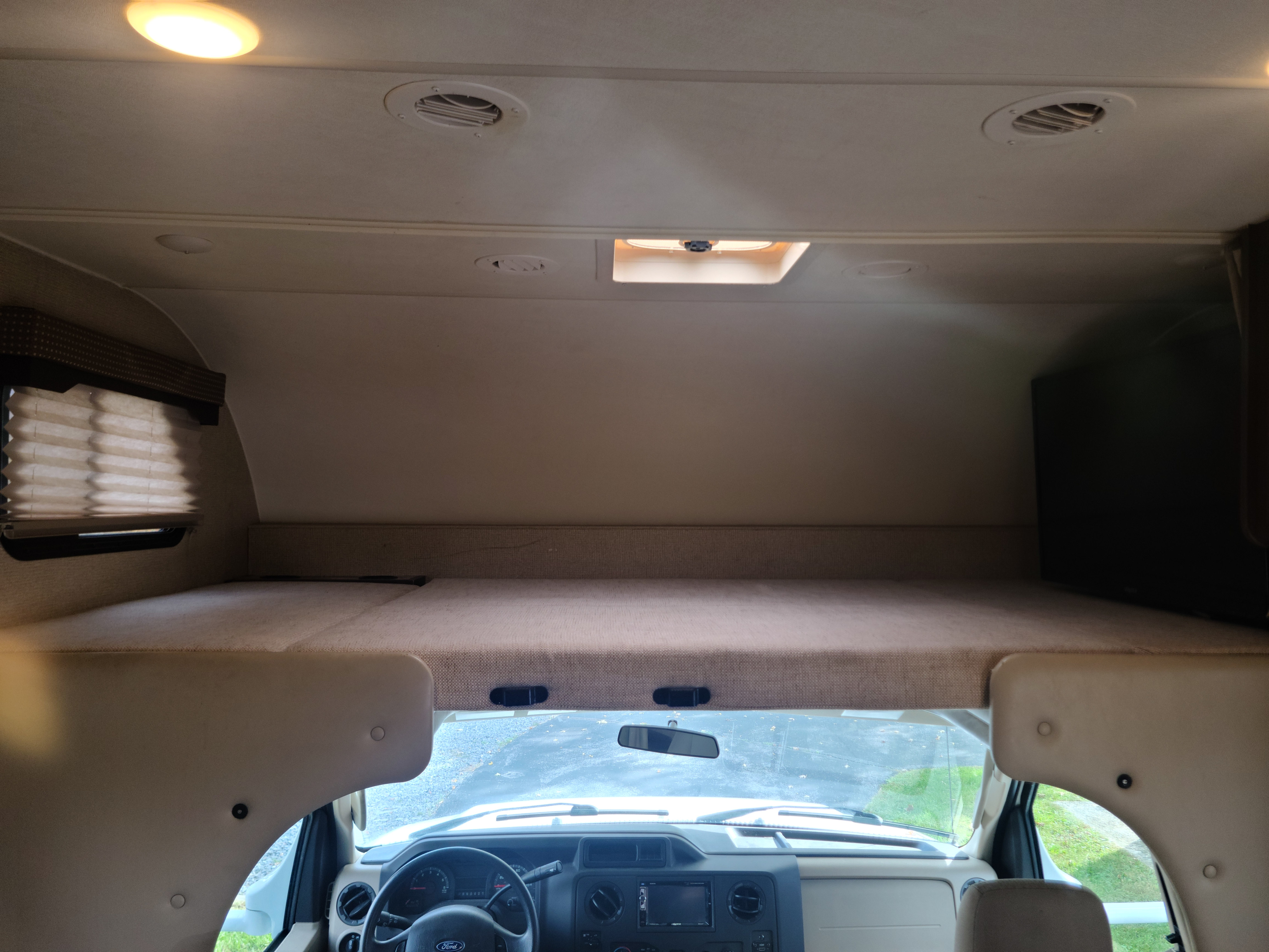 Over driver bunk. Thor Freedom Elite 2018