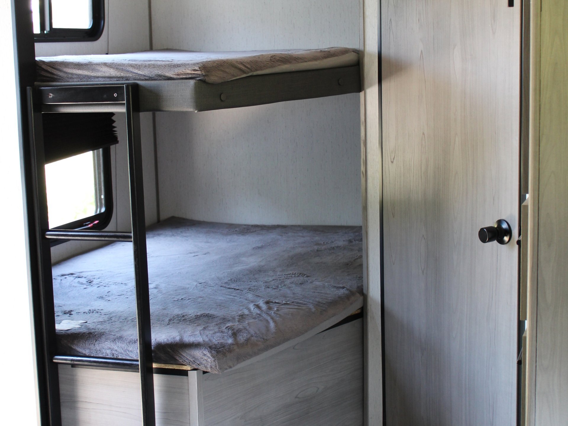 Fifth-wheel RV Rental 
