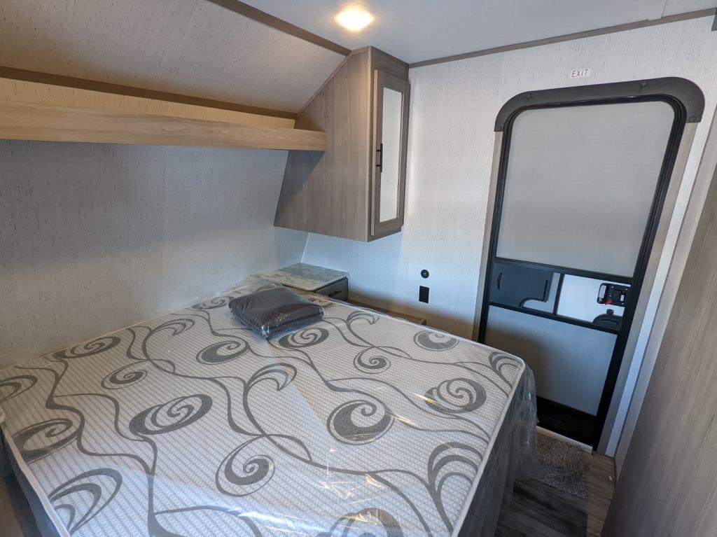 Fifth-wheel RV Rental 