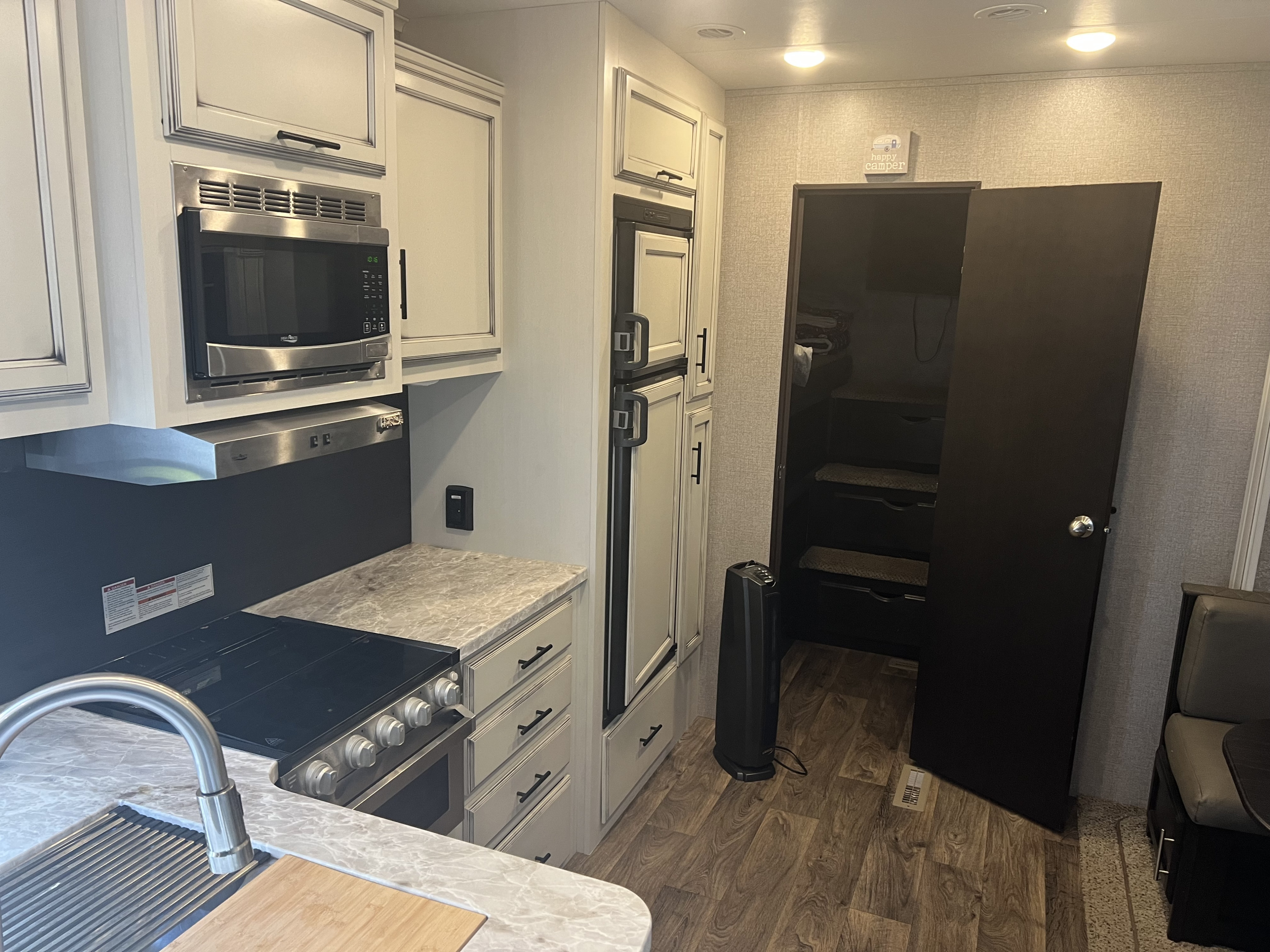 Fifth-wheel RV Rental 