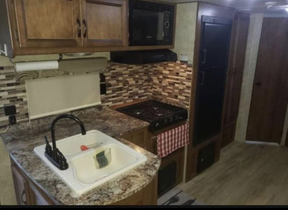 Travel trailer RV Rental 