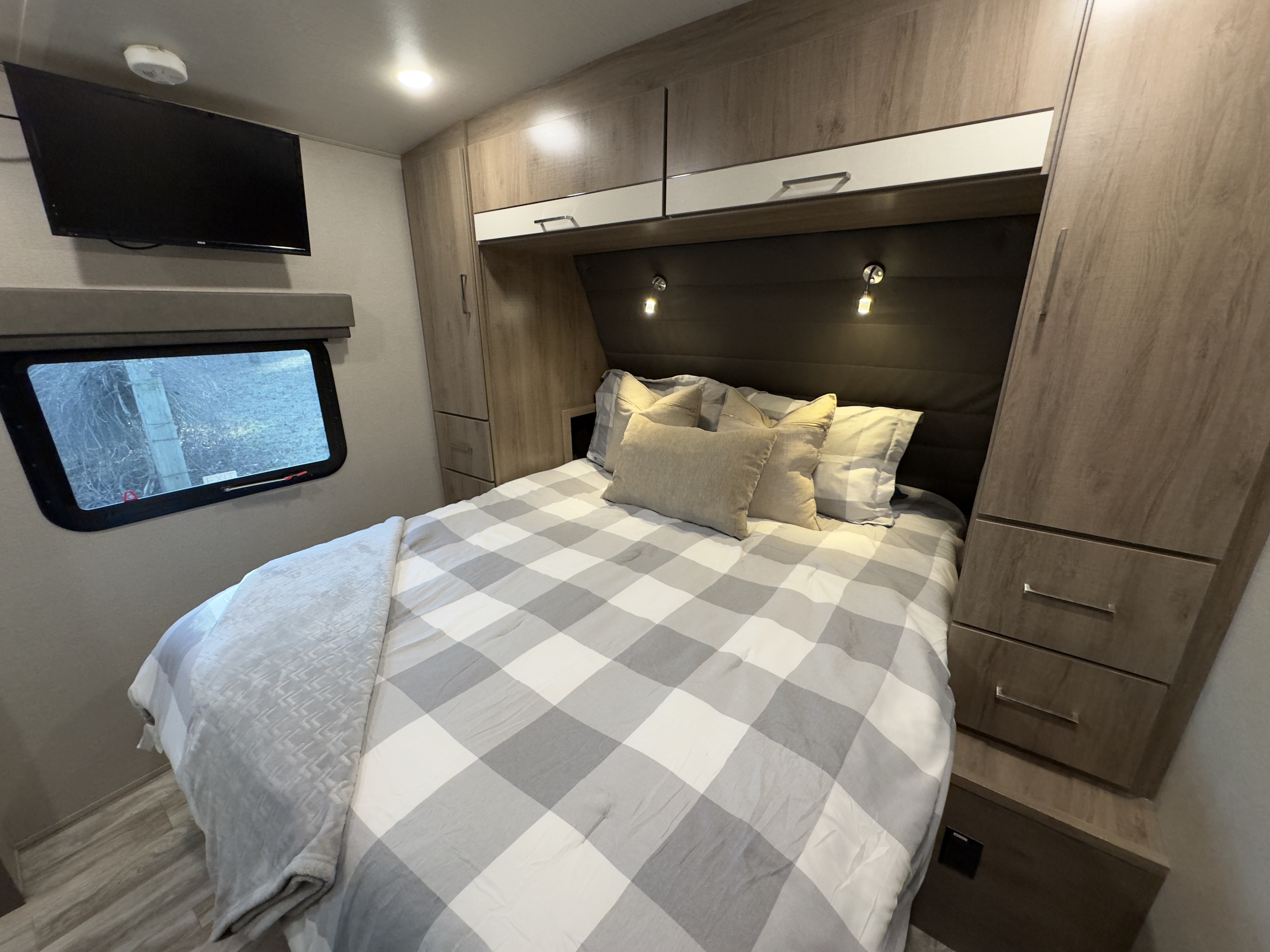 Private Owner's Suite with TV/DVD player. Grand Design Imagine 2022