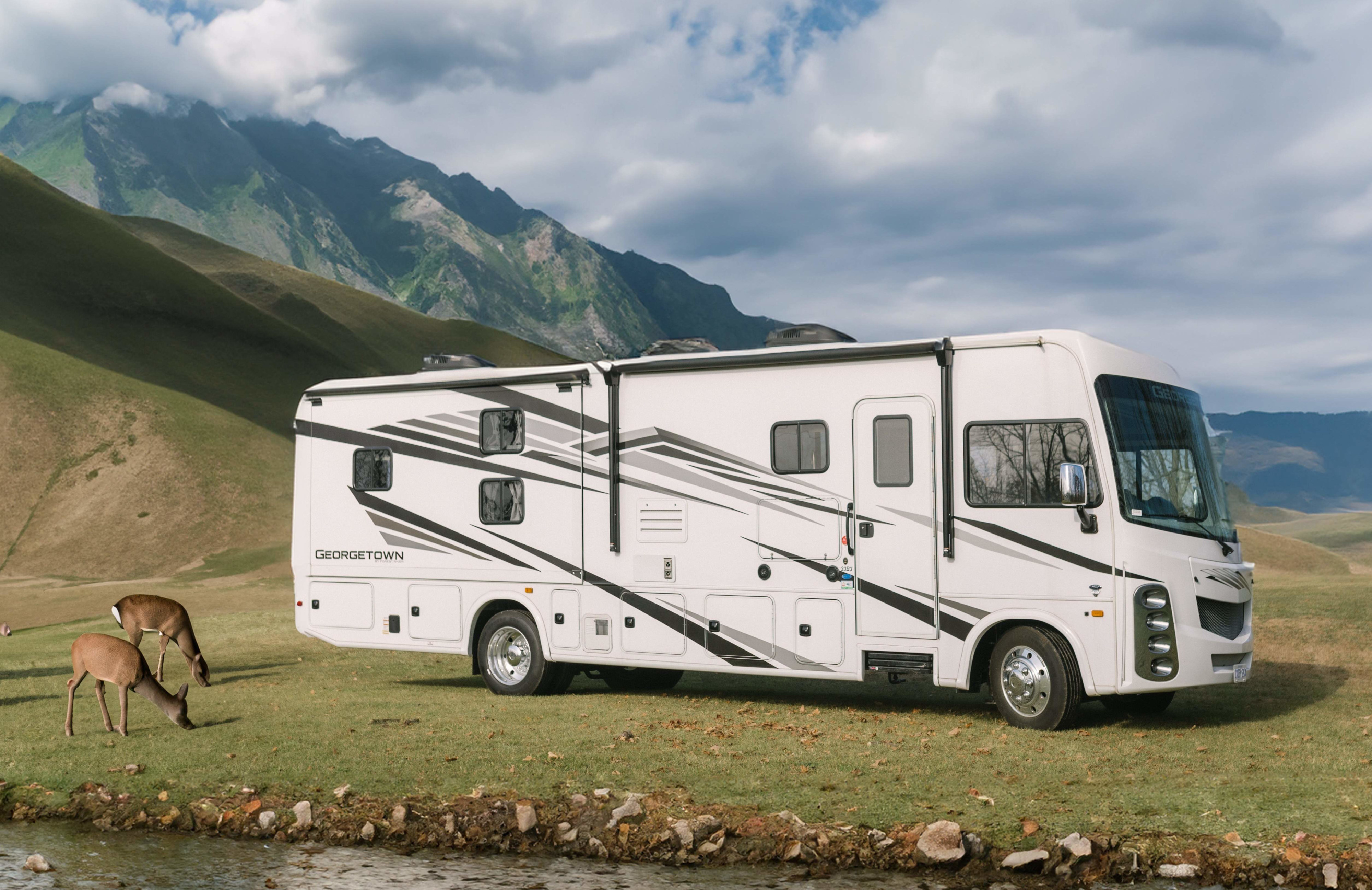 2021 Forest River Georgetown. Luxury Living, on wheels! Sleeps 8!