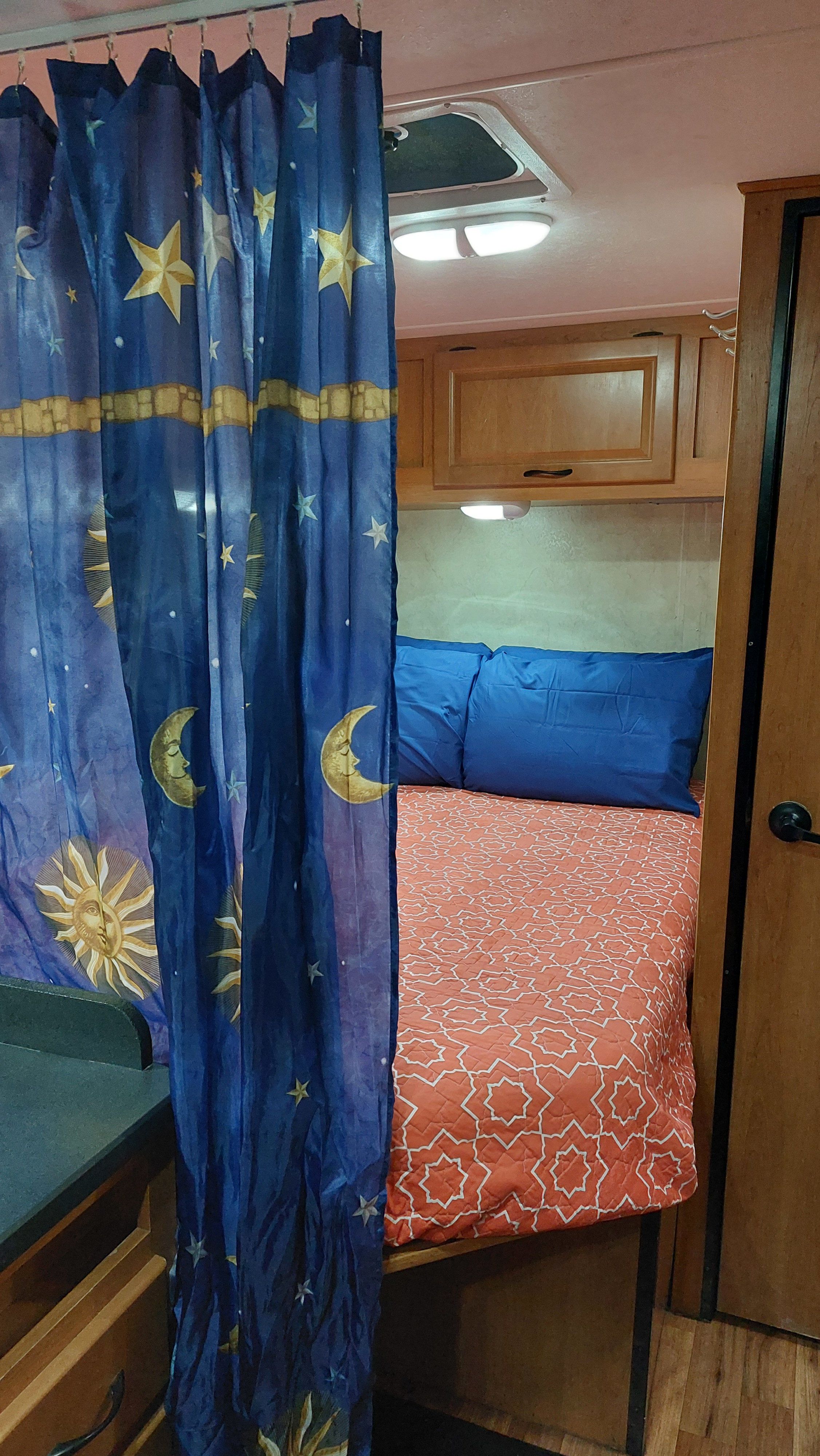 Main Sleeping. Thor Majestic 2013