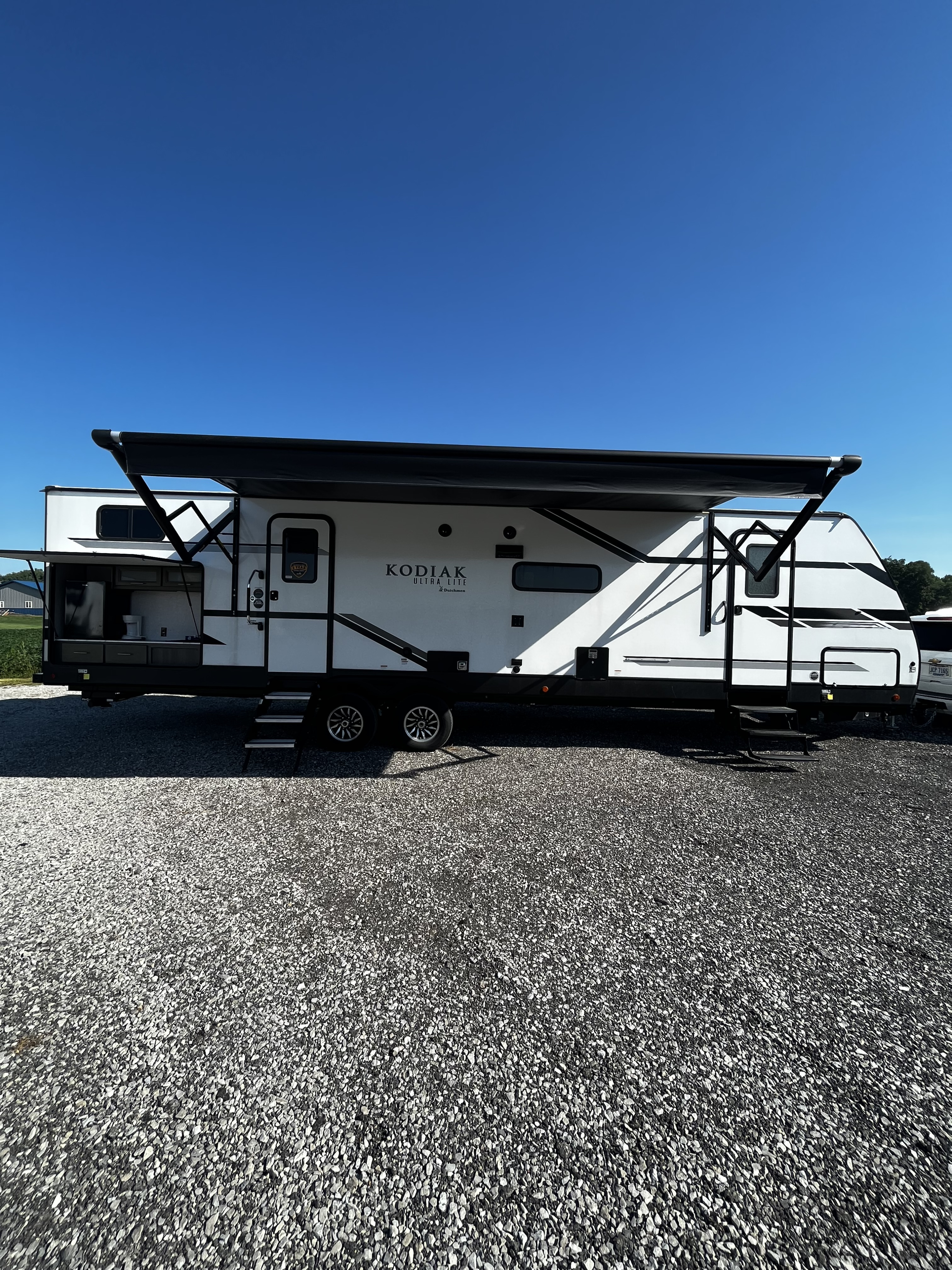 The Hitch Hiker-2021 UltraLite Sleeps up to 11 with Huge Outdoor Kitchen