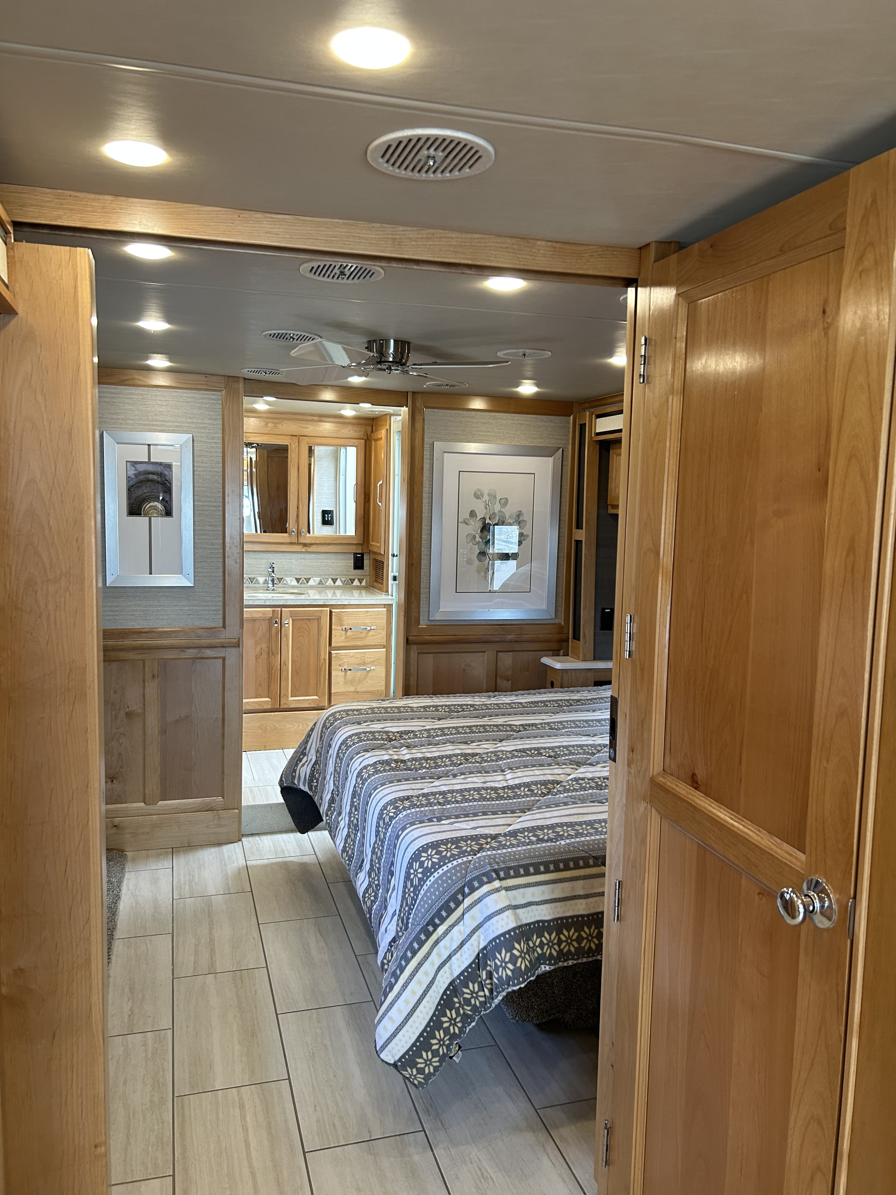 King Bed and Bear bathroom. There are two bathrooms.. Allegro Allegro Red 2021