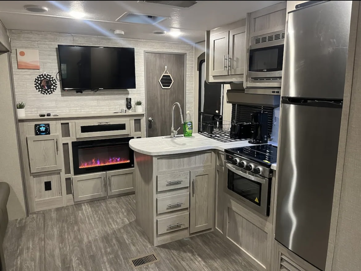 Travel trailer RV Rental 