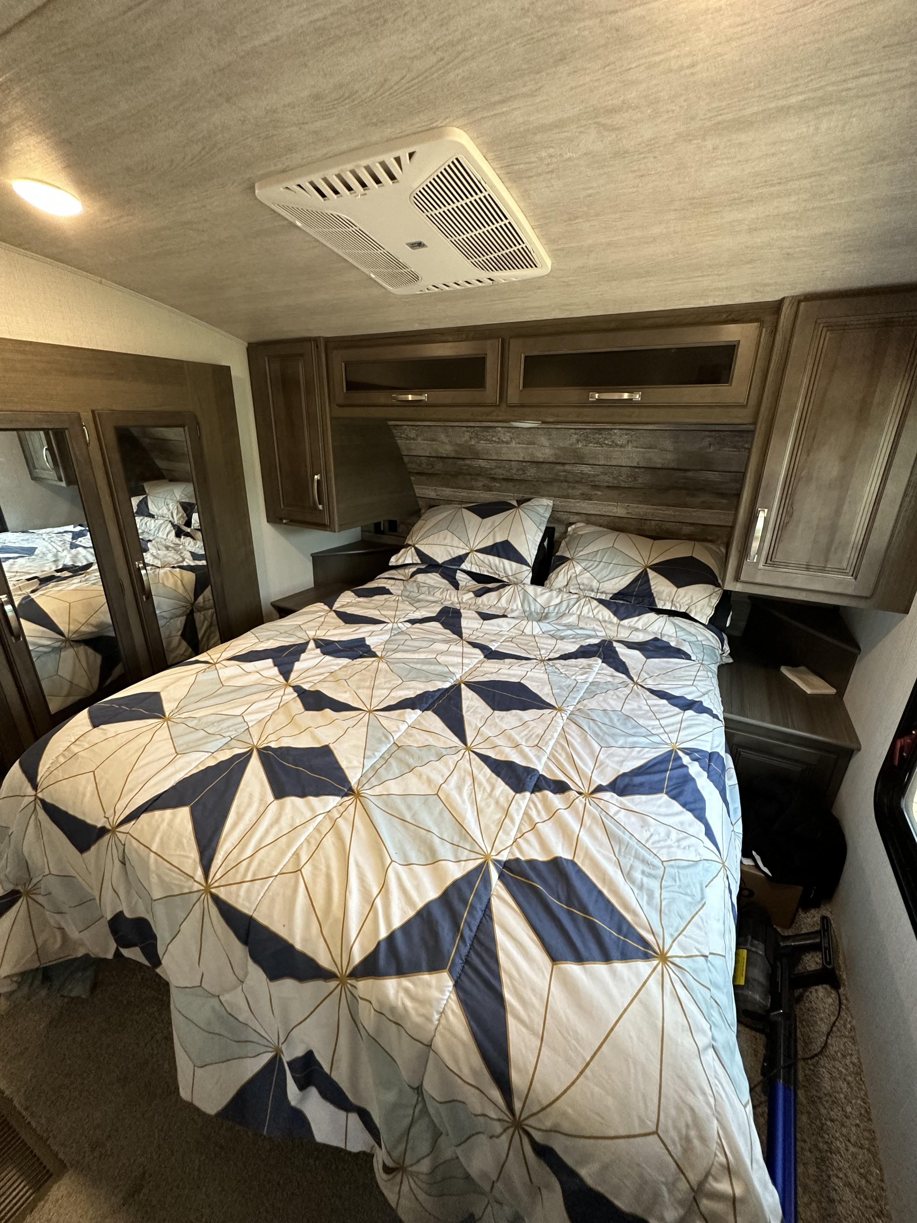Queen size bed with UPGRADED mattress and AC above bed for those hot summer camping trips. Keystone RV Cougar 2022