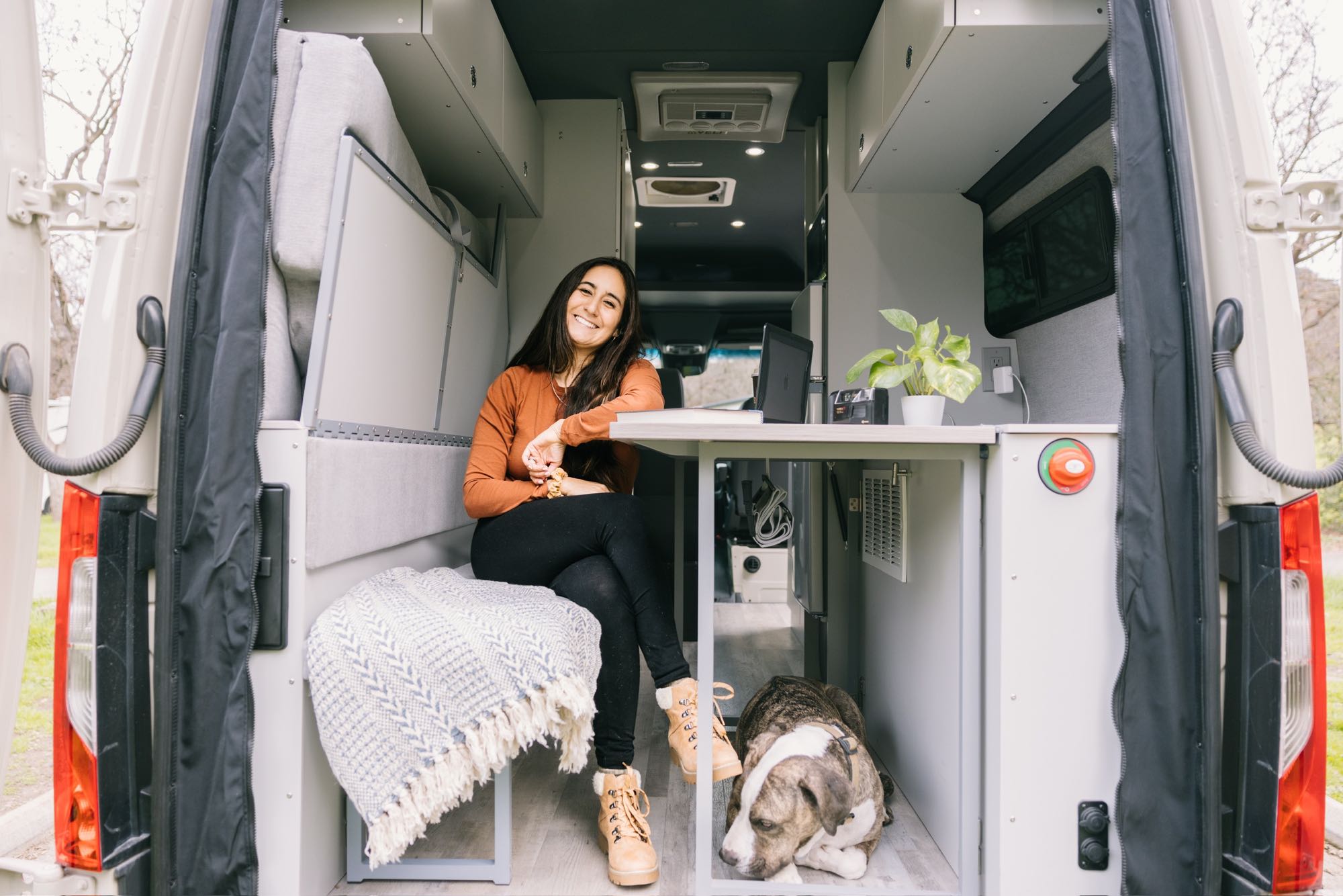 "La Explora" LUXURY Mercedes-Benz Sprinter Campervan