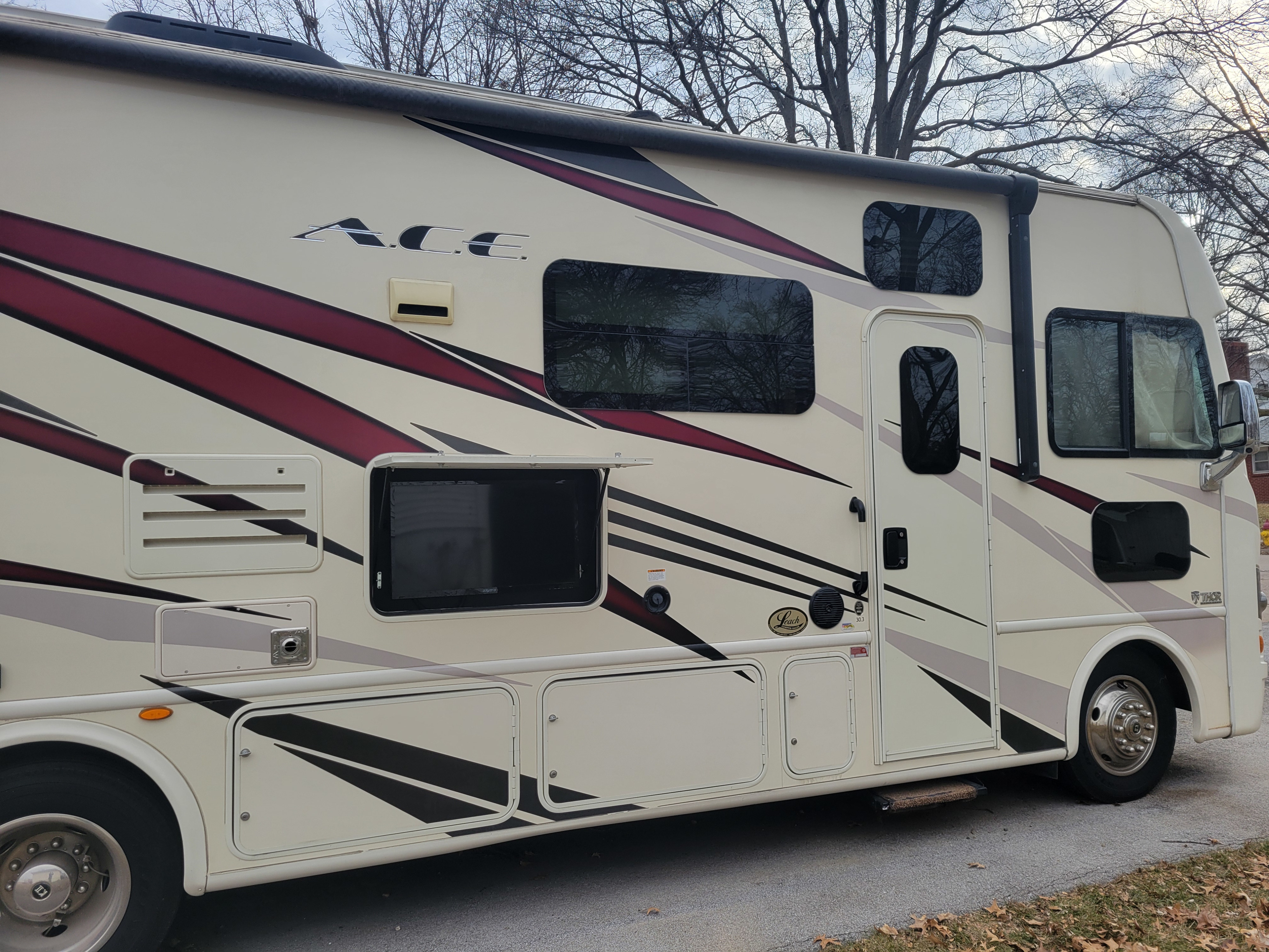 2018 Thor A.C.E. with overhead bunk