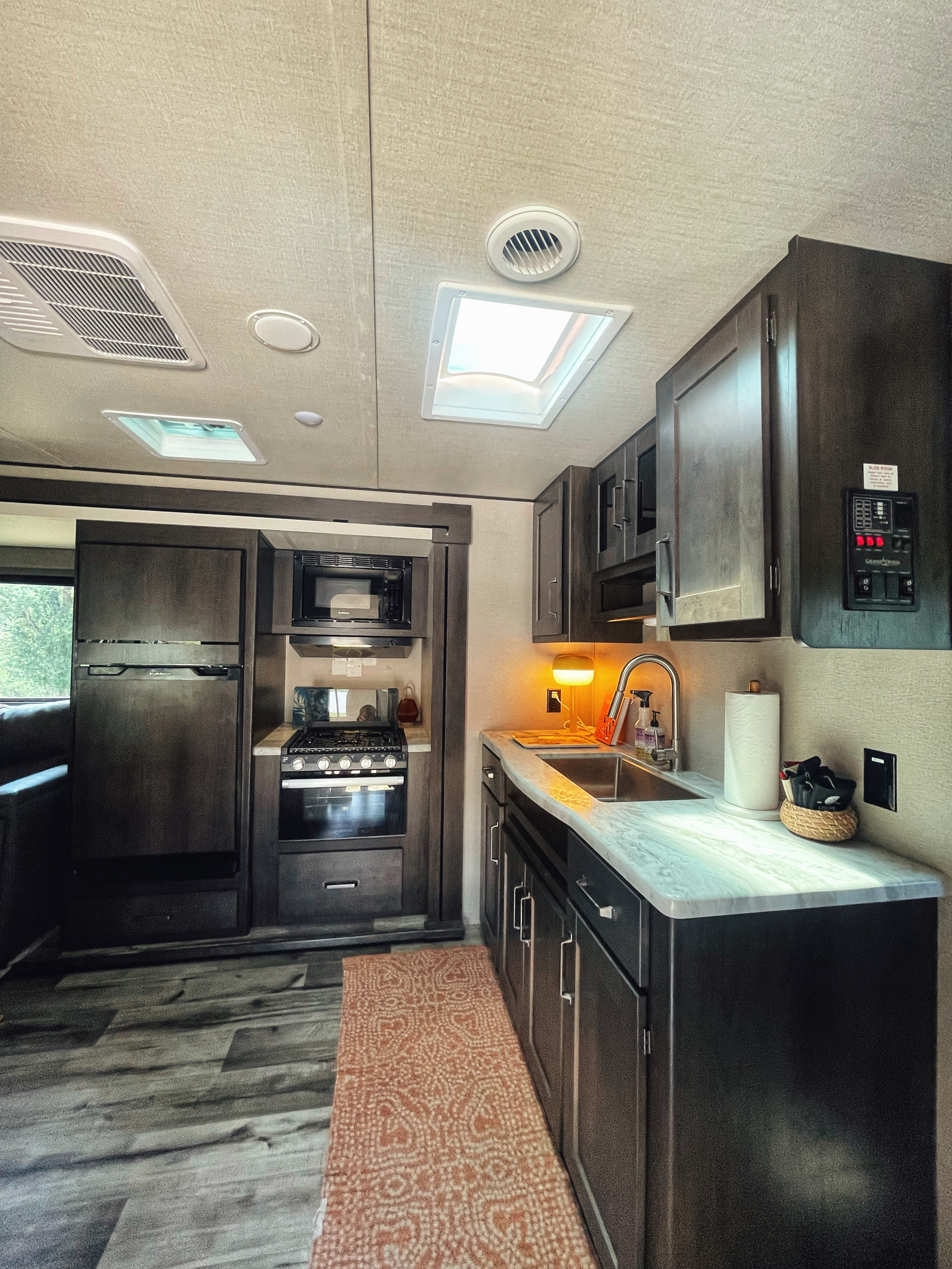 Travel trailer RV Rental 