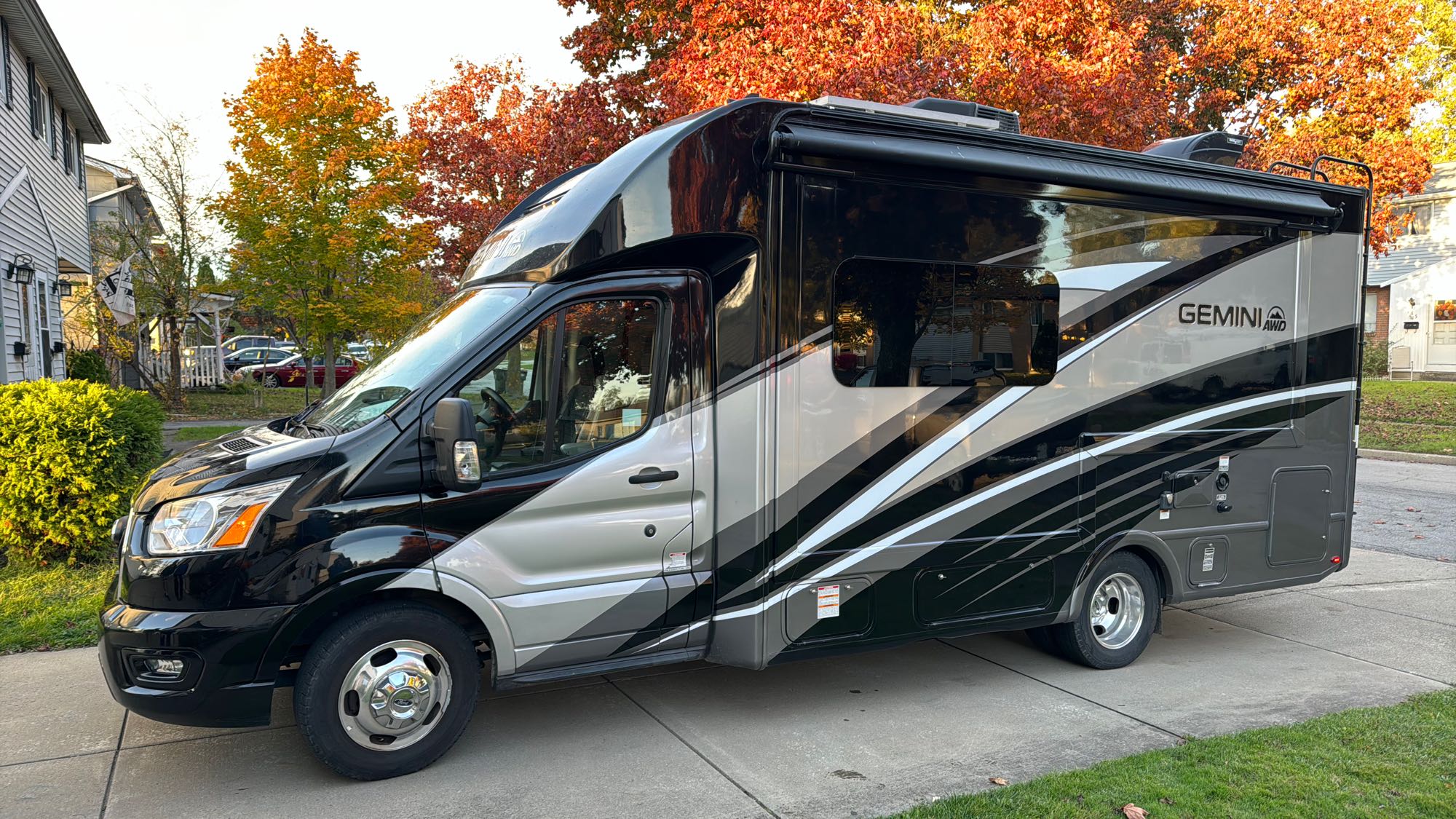 2022 TW Thor Motor Coach Gemini (5 minutes from Buffalo Niagara Airport)
