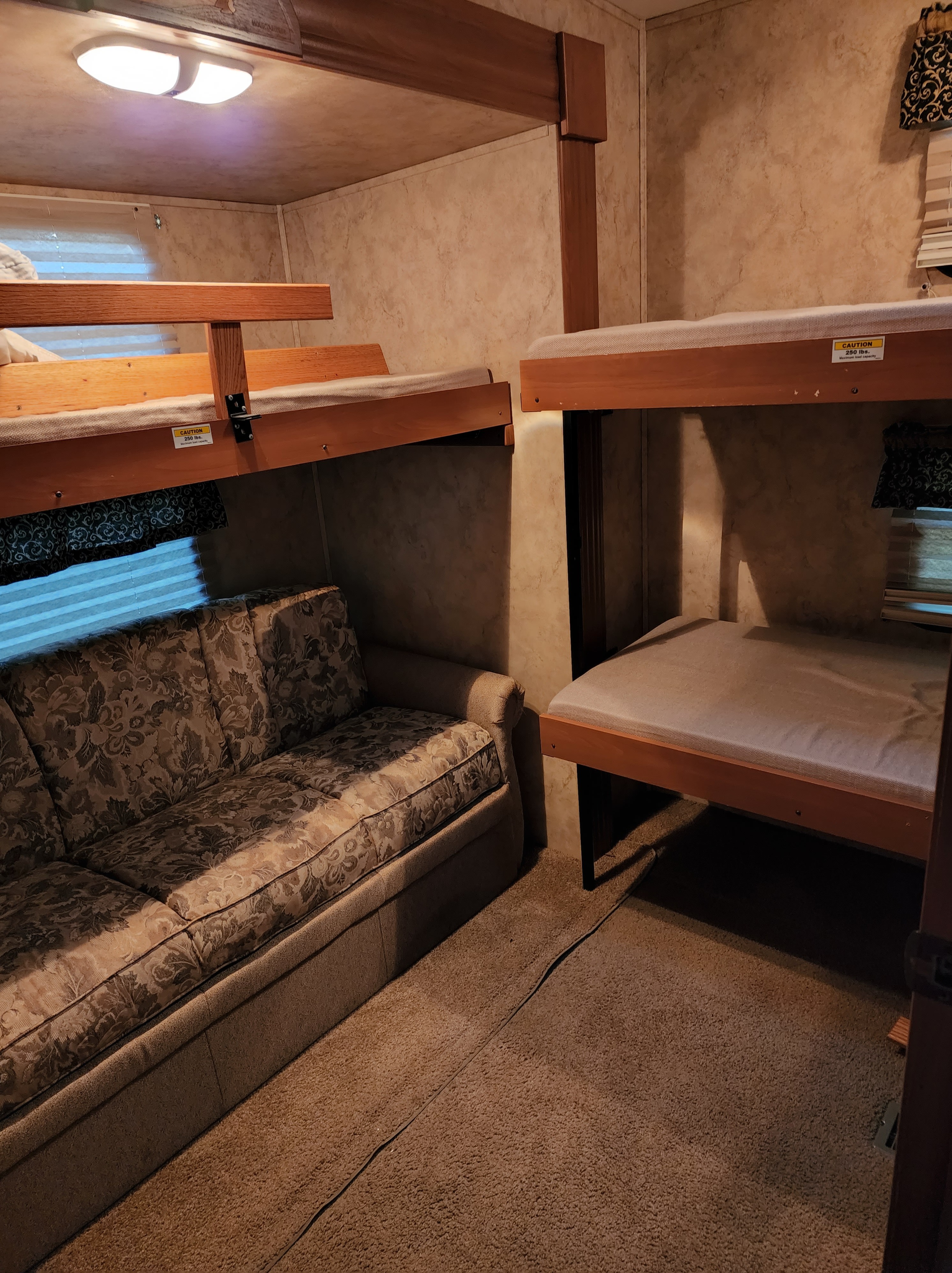 Keystone RV Montana Mountaineer 2007