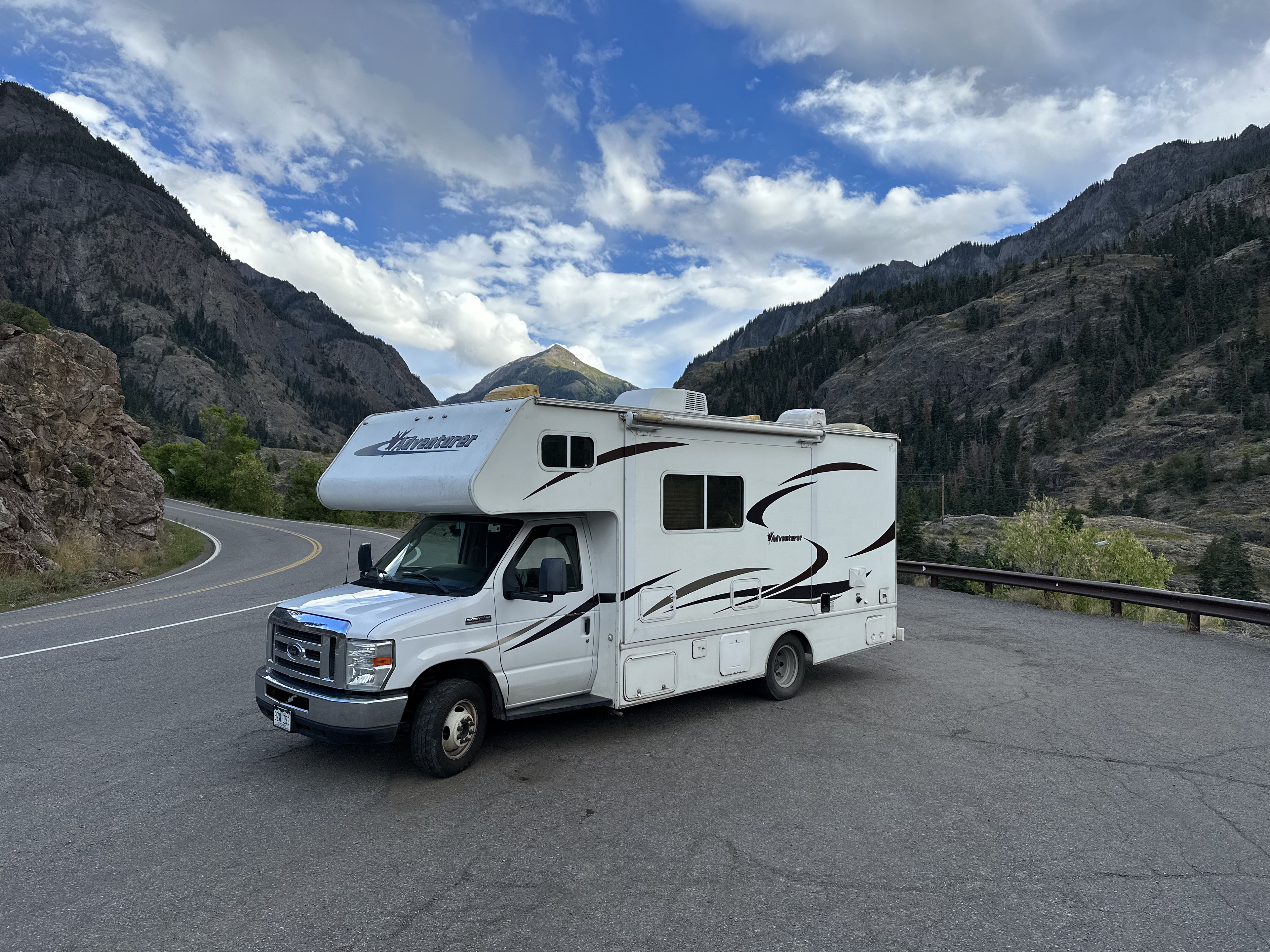 2013 Adventurer Motorhome - PET/FAMILY FRIENDLY!