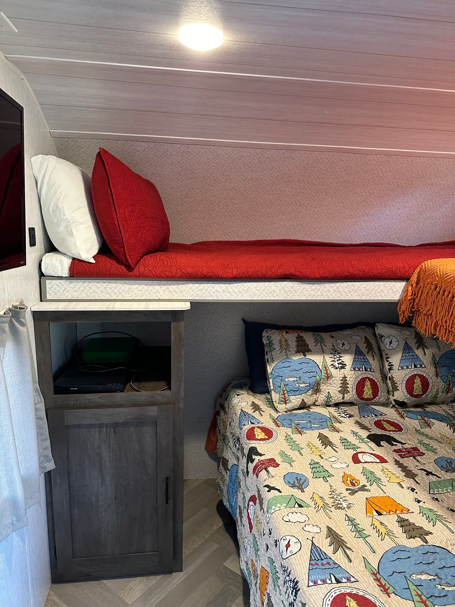 Front Bedroom - 2 Bunk Beds and Queen Bed. (Normal Mattress - Not RV Mattress 🥳) Smart TV with Blu-ray player.. Forest River Wildwood 2022