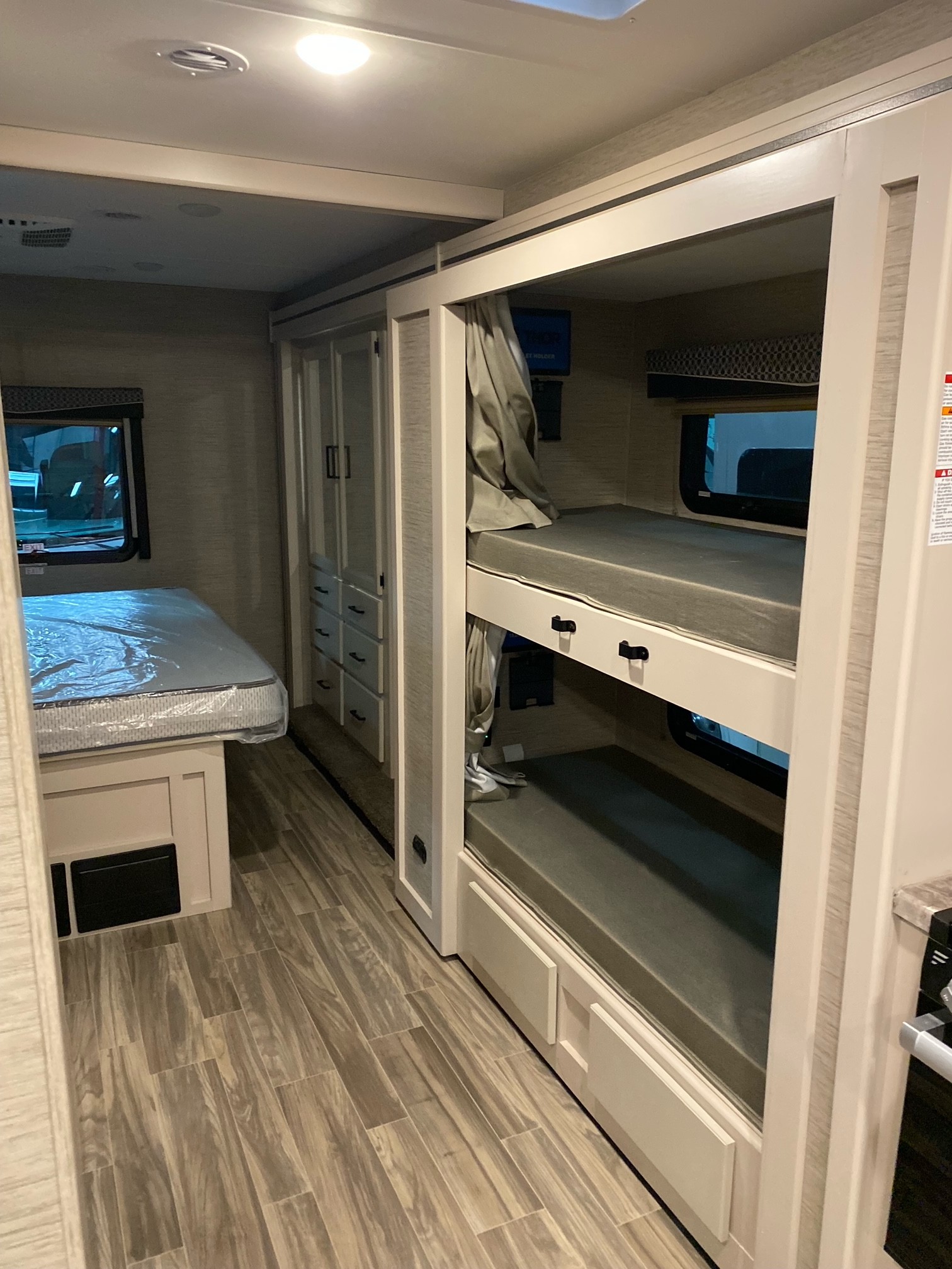 This inviting RV rental offers a compact bedroom, bunk beds, and a functional storage unit. Ideal for family road trips.. Thor Windsport 2022