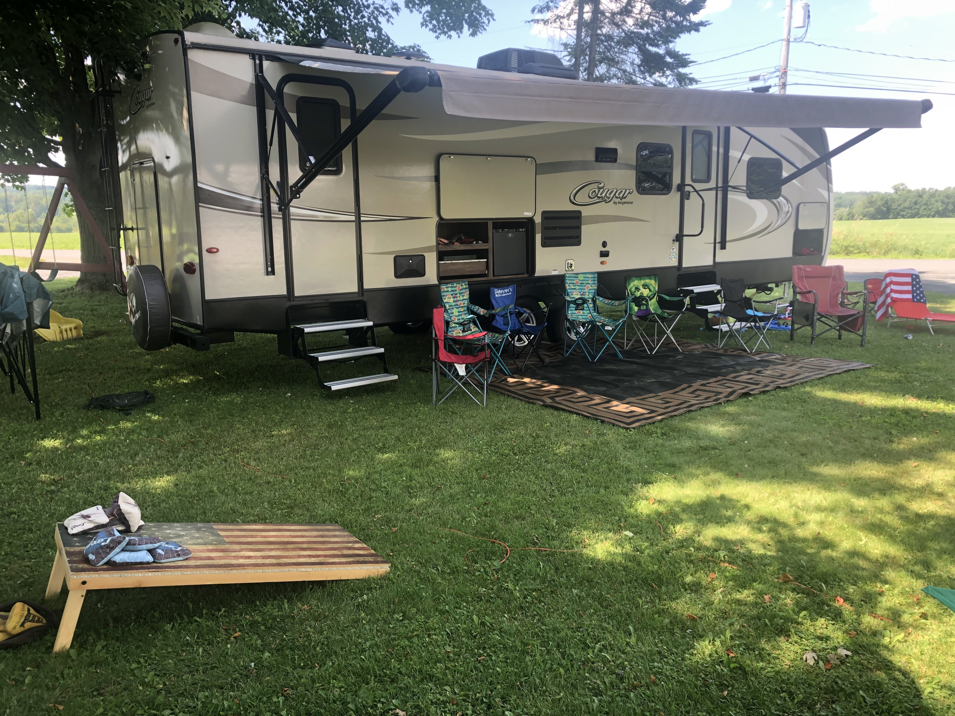 2018 Keystone Cougar X-Lite, Sleeps 10, delivery offered, Pet Friendly