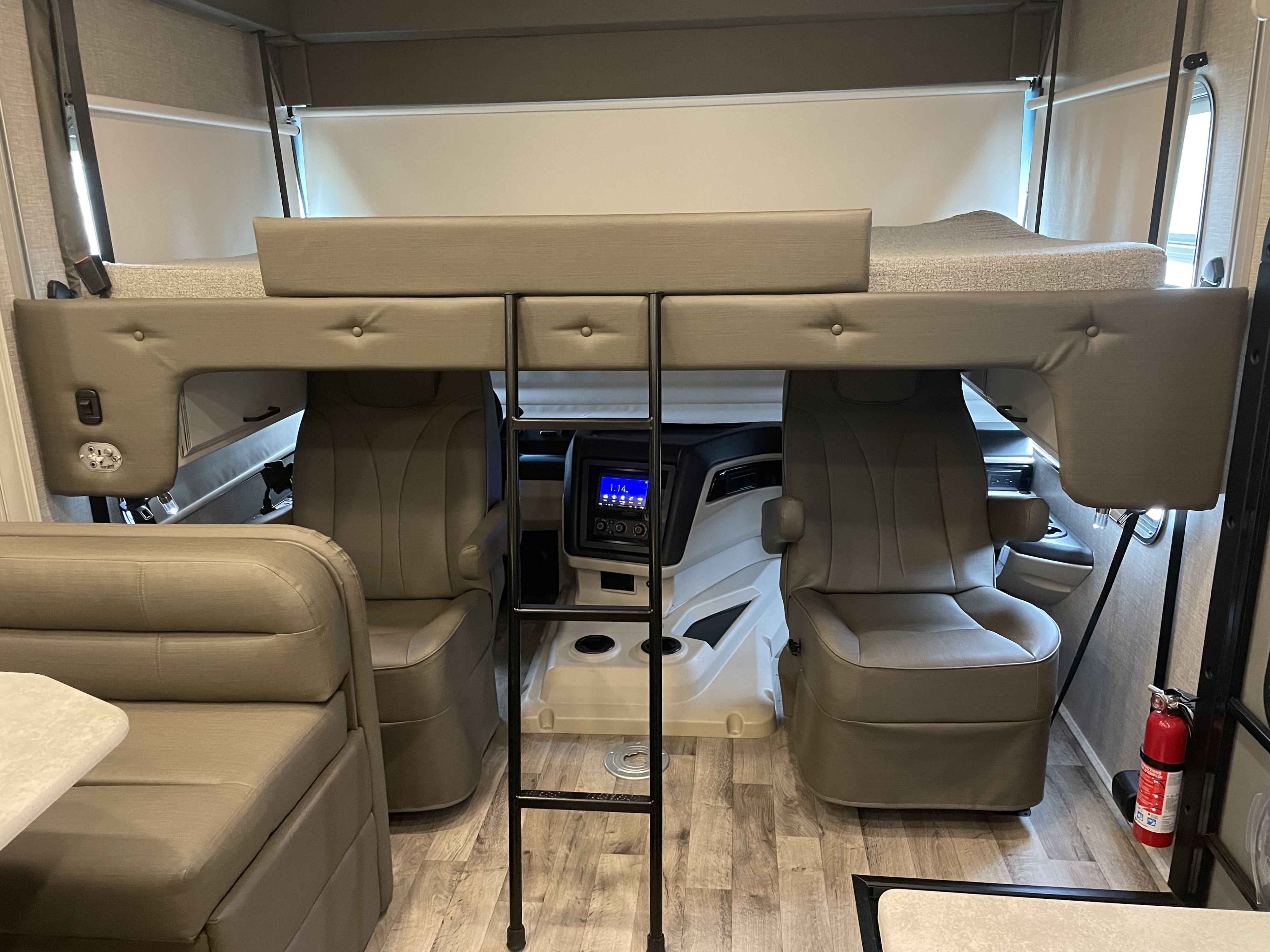 Step into this spacious rv rental, featuring an overhead bunk bed, comfortable cockpit, and a cozy dinette area.. Jayco Alante 2021