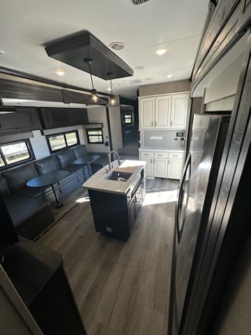 Fifth-wheel RV Rental 