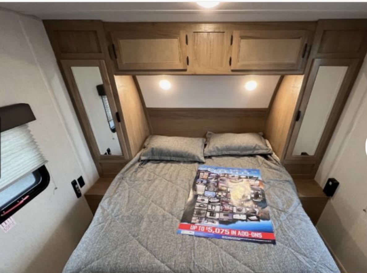 Full-size queen Bed, 10 inch memory Foam mattress. Forest River Cherokee Grey Wolf 2023