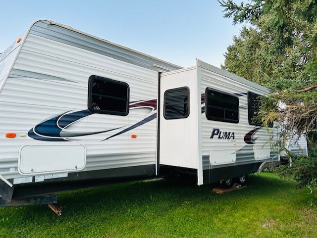 Spacious Family RV Travel Trailer with complete extras