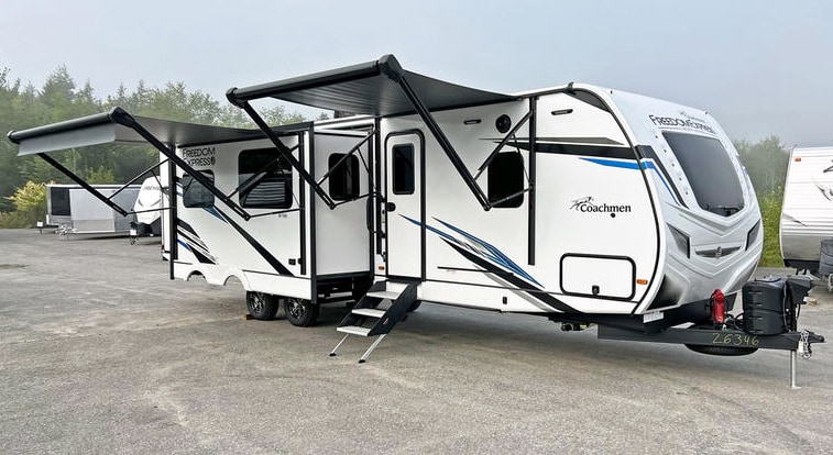 Coachmen RV Freedom Express 326BHDSLE - 2 BR 1.5BA - Penthouse on Wheels