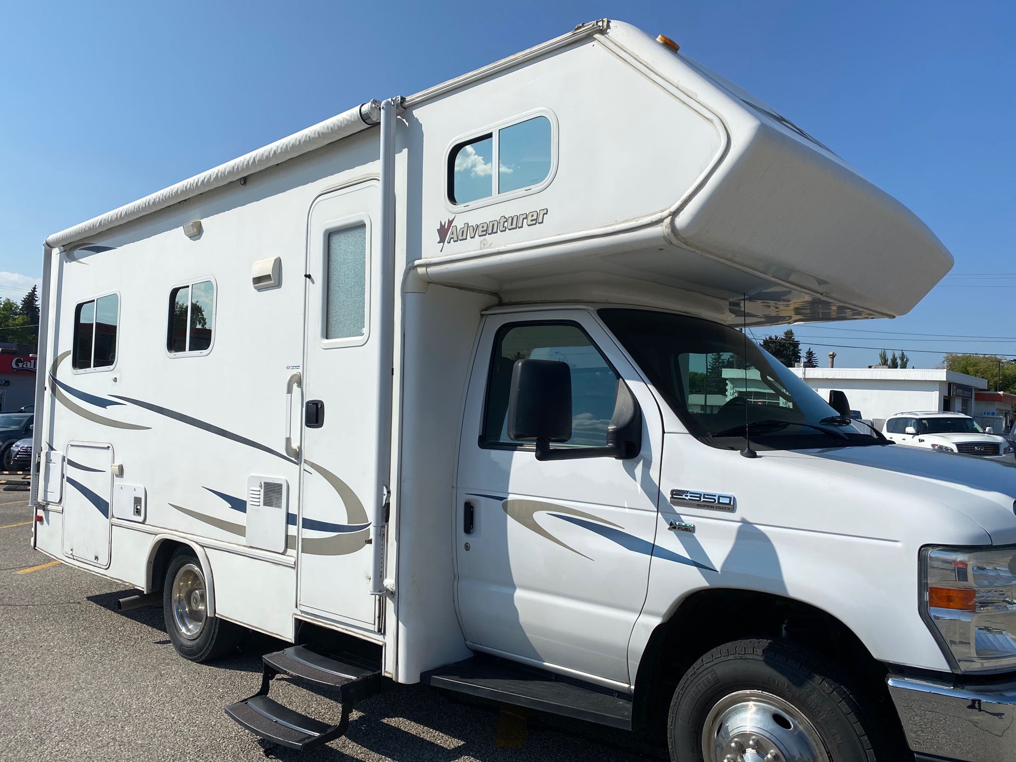 2010 Adventurer M-240DB View 15 - Calgary RV Rental Details