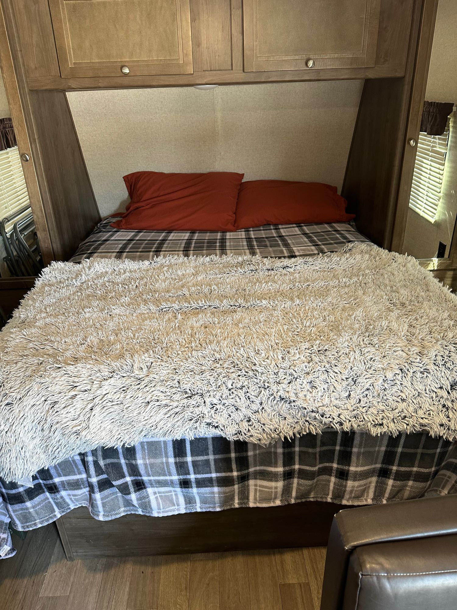 Dutchmen Coleman Lantern LT 2018